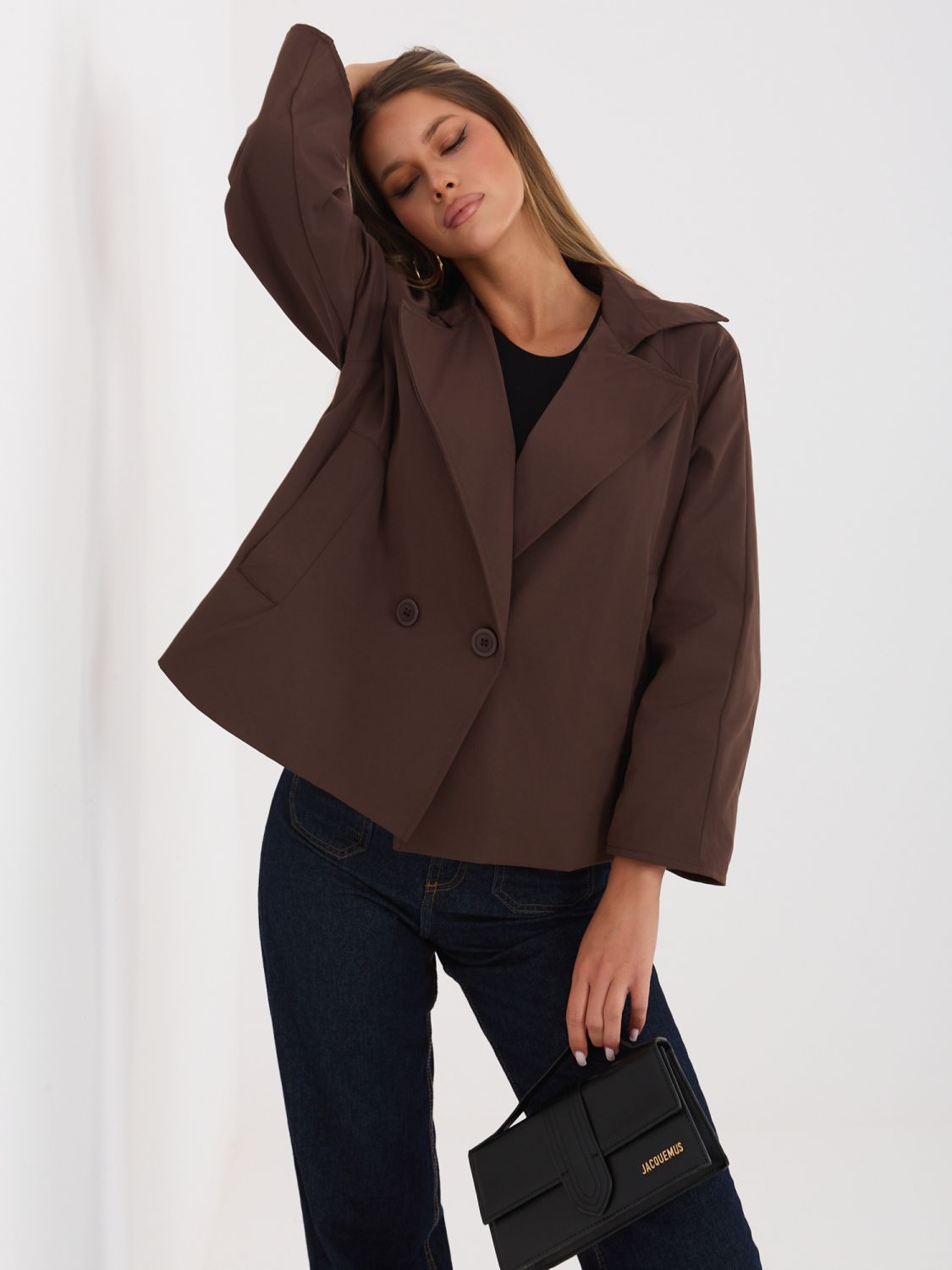 Rövid átmeneti kabát béléssel, sötétbarna színű