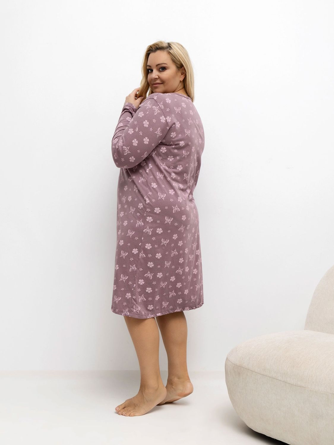 Női hálóing nyomott mintával és gombokkal, rózsaszín