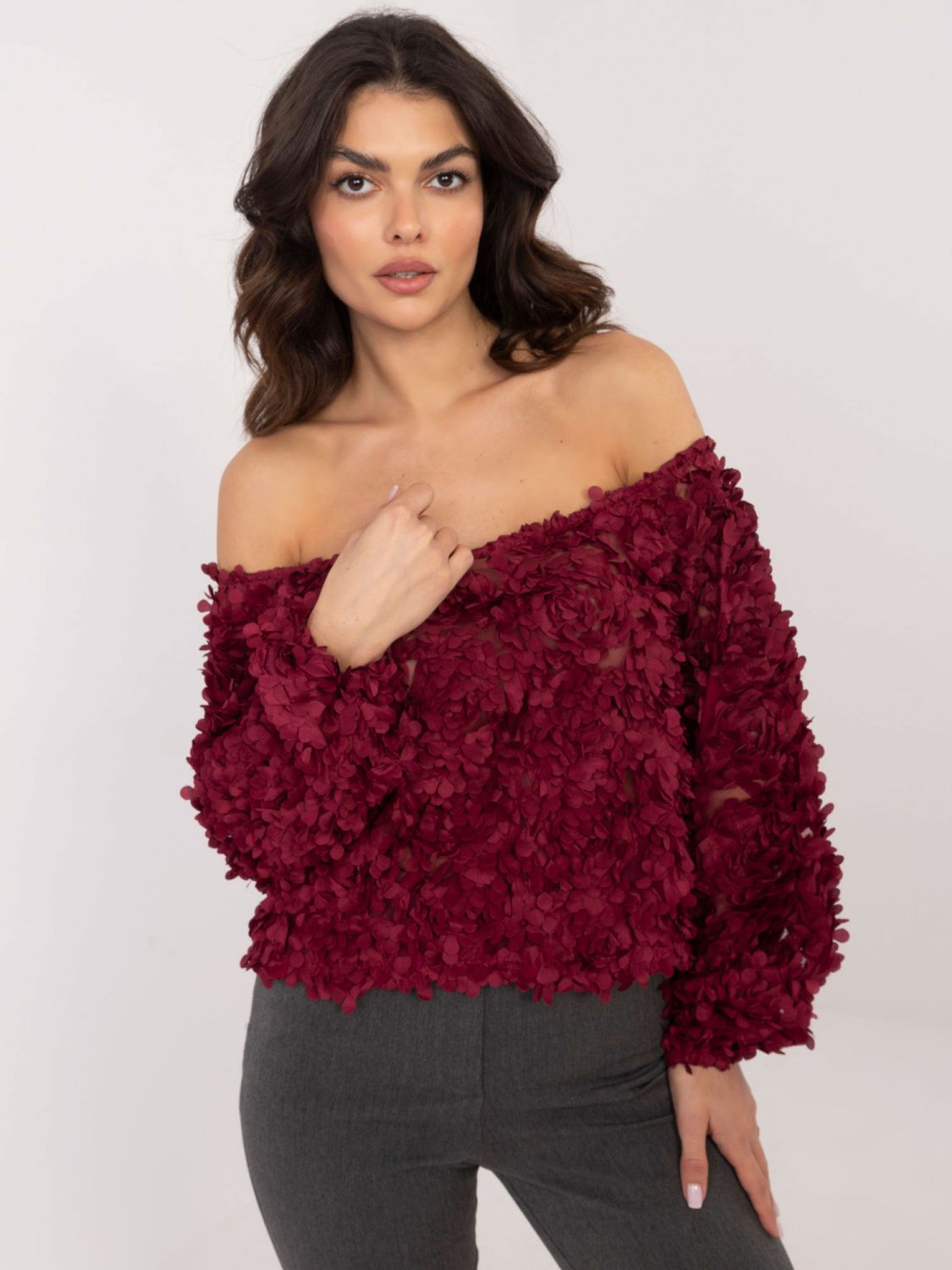 Elegáns bordó színű off-shoulder blúz