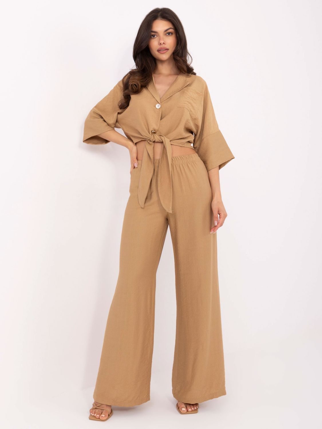 Elegáns komplet camel színben