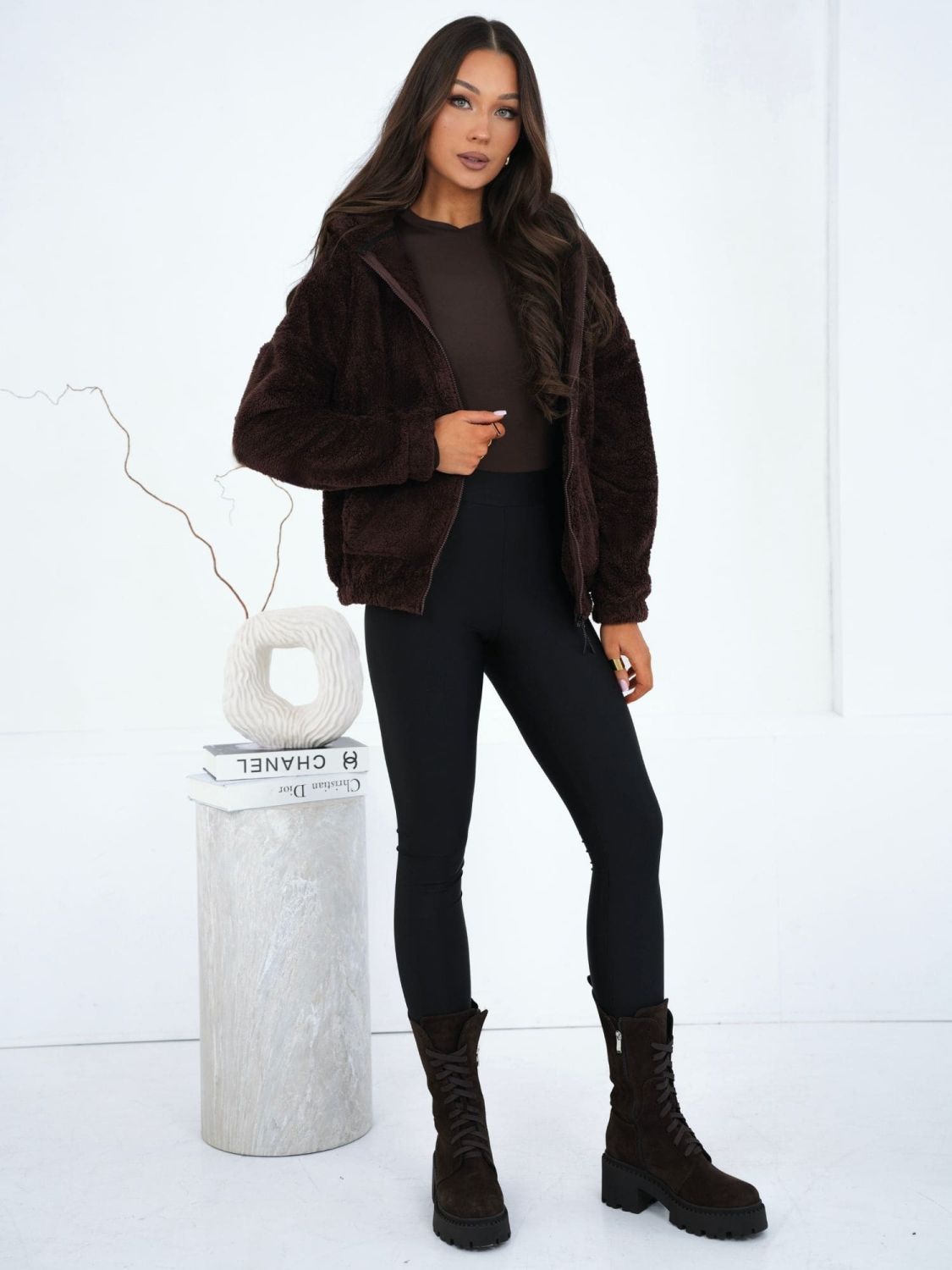 Női sötétbarna színű kapucnis szabadidőfelső cipzárral