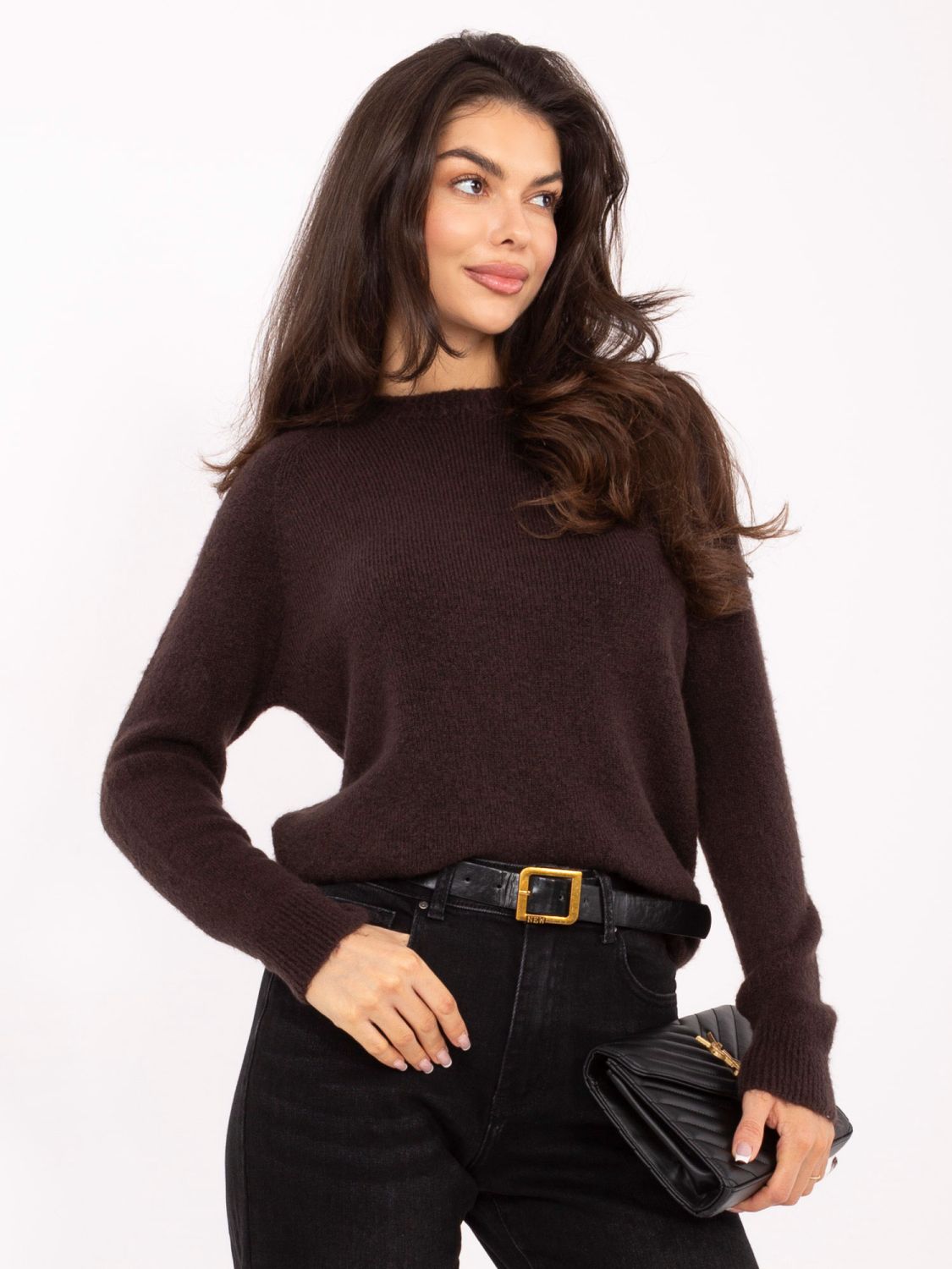 Barna színű alpaka pulóver kerek nyakkivágással