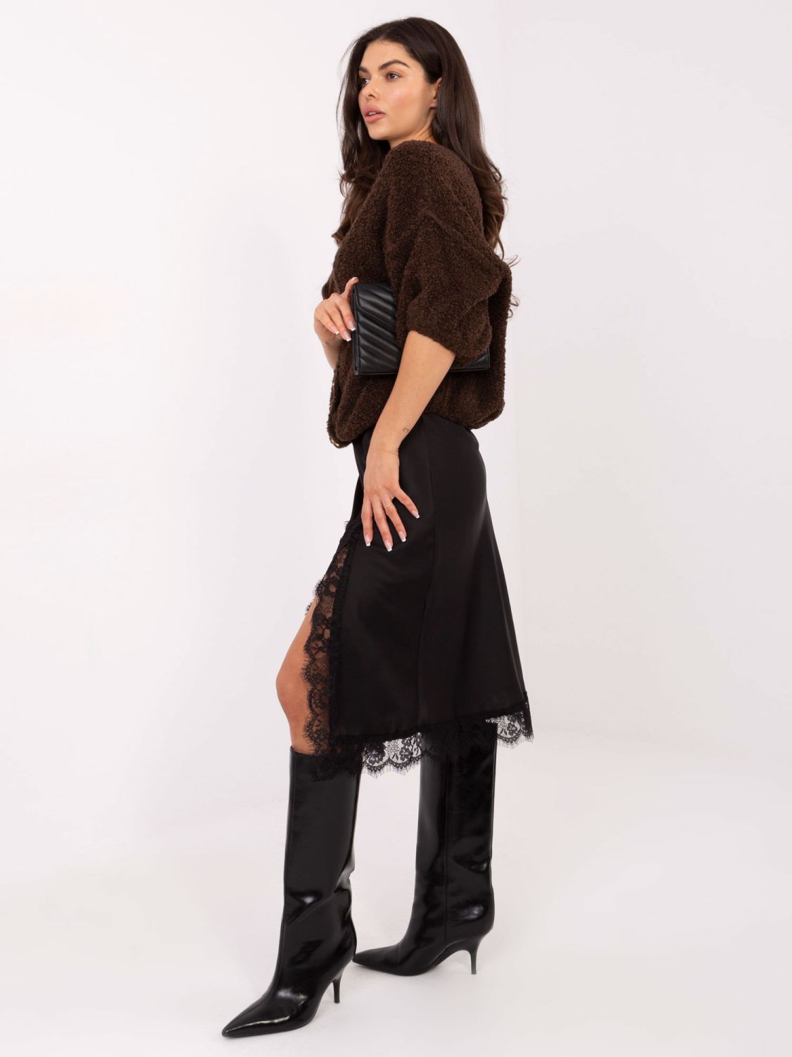 Elegáns barna színű pulóver 3/4-es ujjal és gombokkal