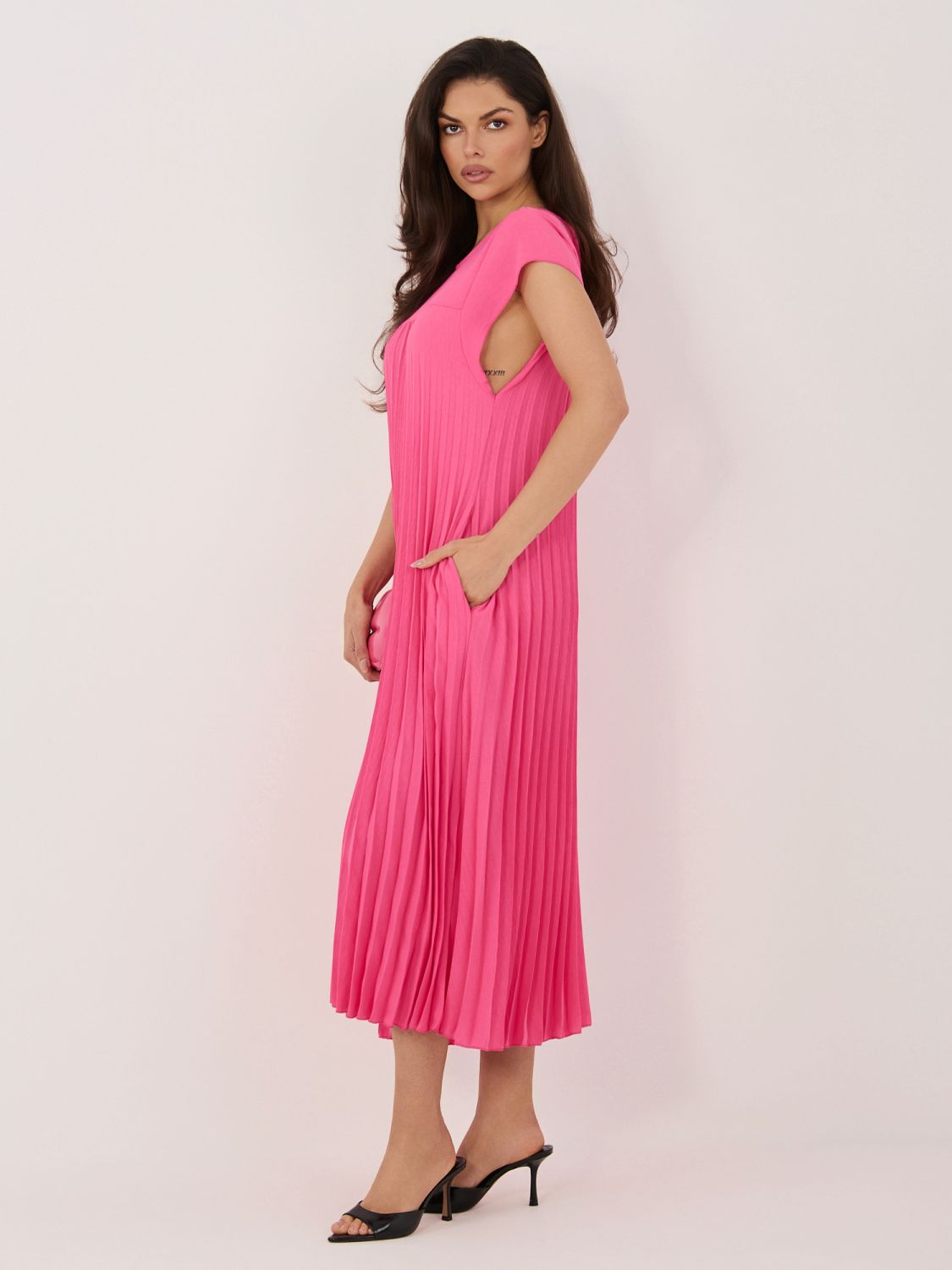 Elegáns rózsaszínű midi ruha zsebekkel