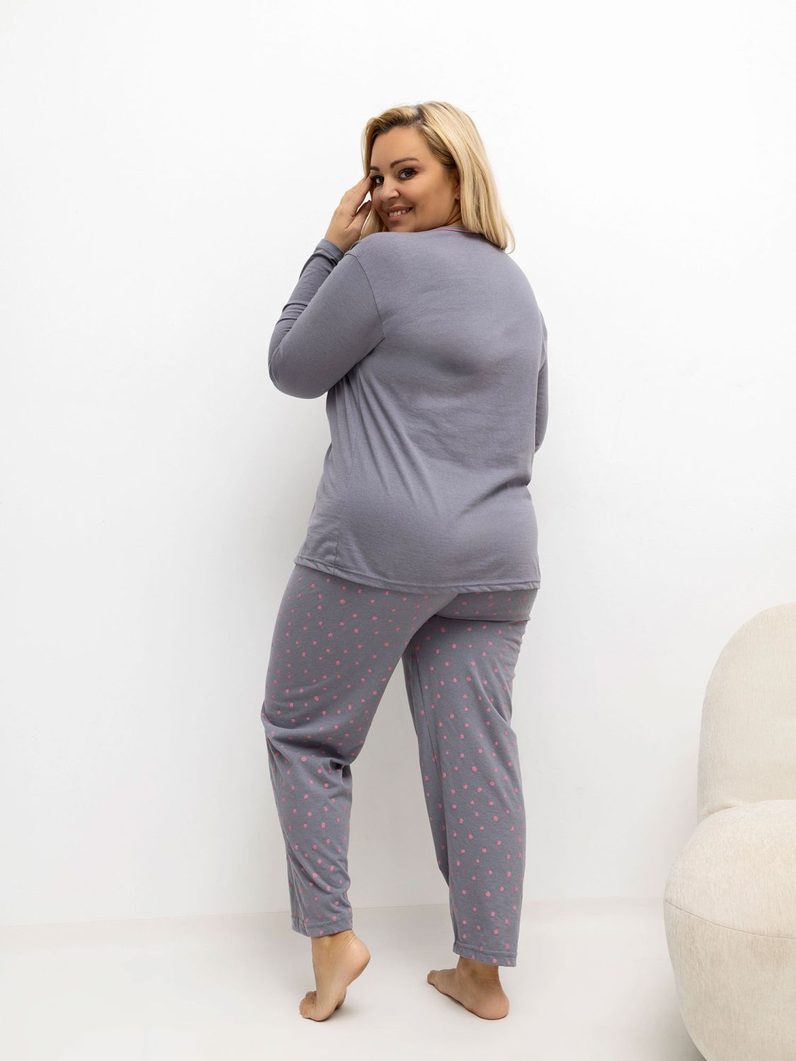 Női pamut pizsama hosszú ujjal, pöttyös mintával