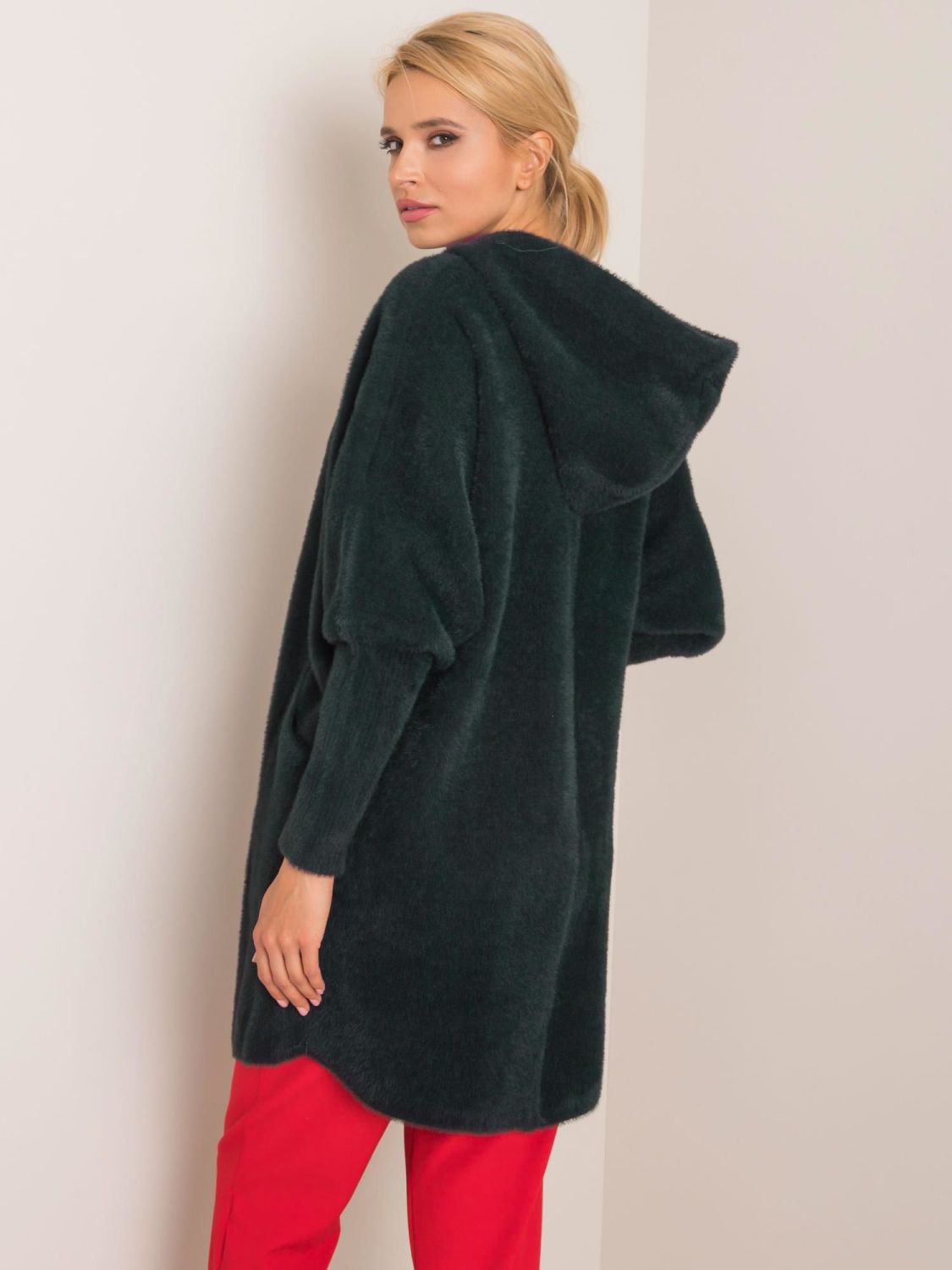 Sötétzöld színű kapucnis alpaka átmeneti kabát