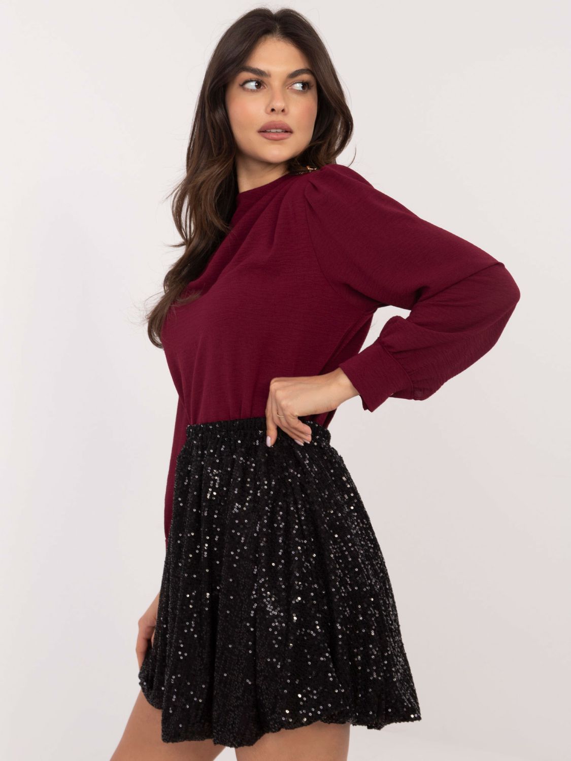 Fekete színű elegáns mini szoknya flitterekkel és béléssel