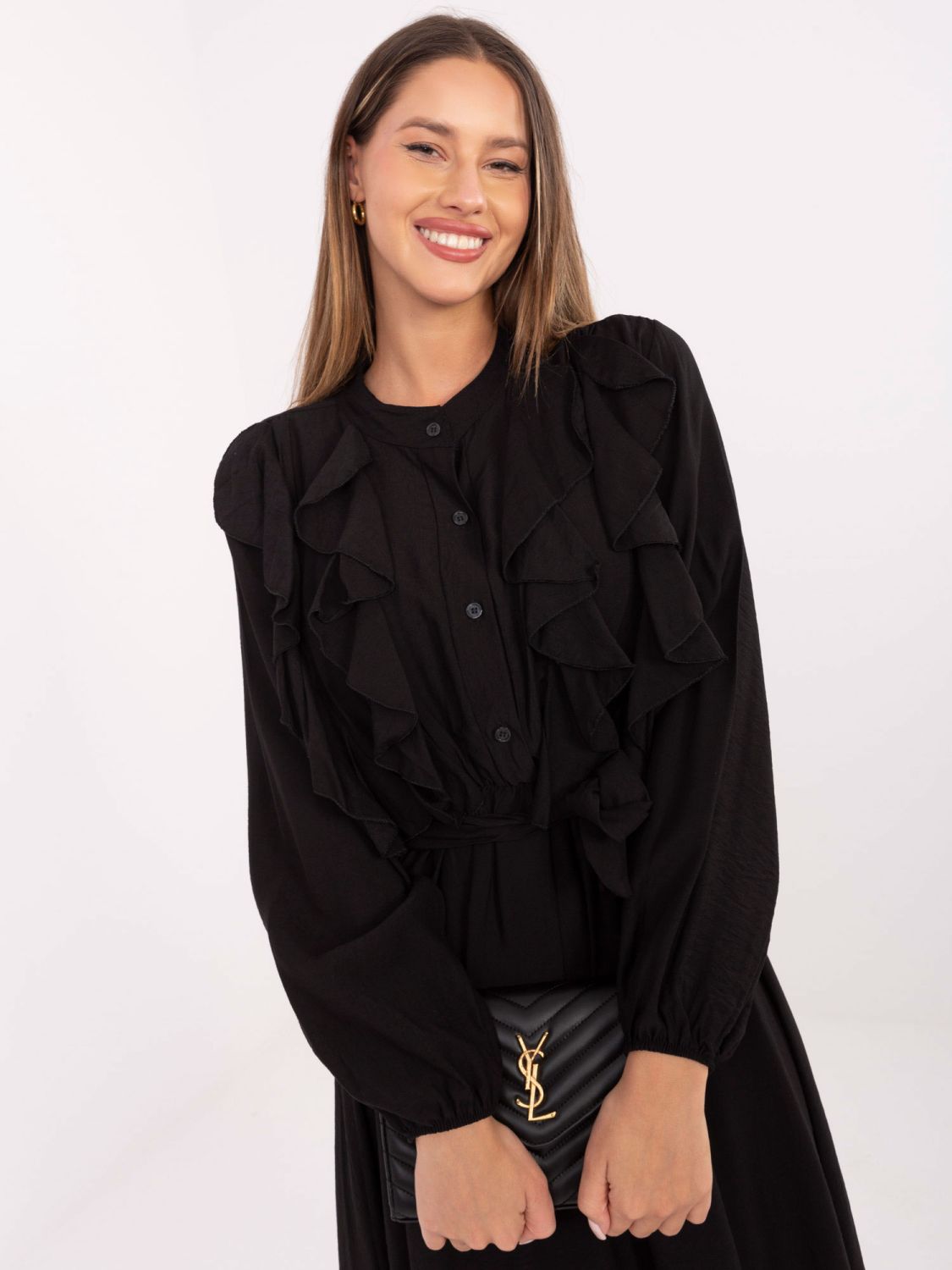 Fekete midi ingruha fodrokkal és övvel