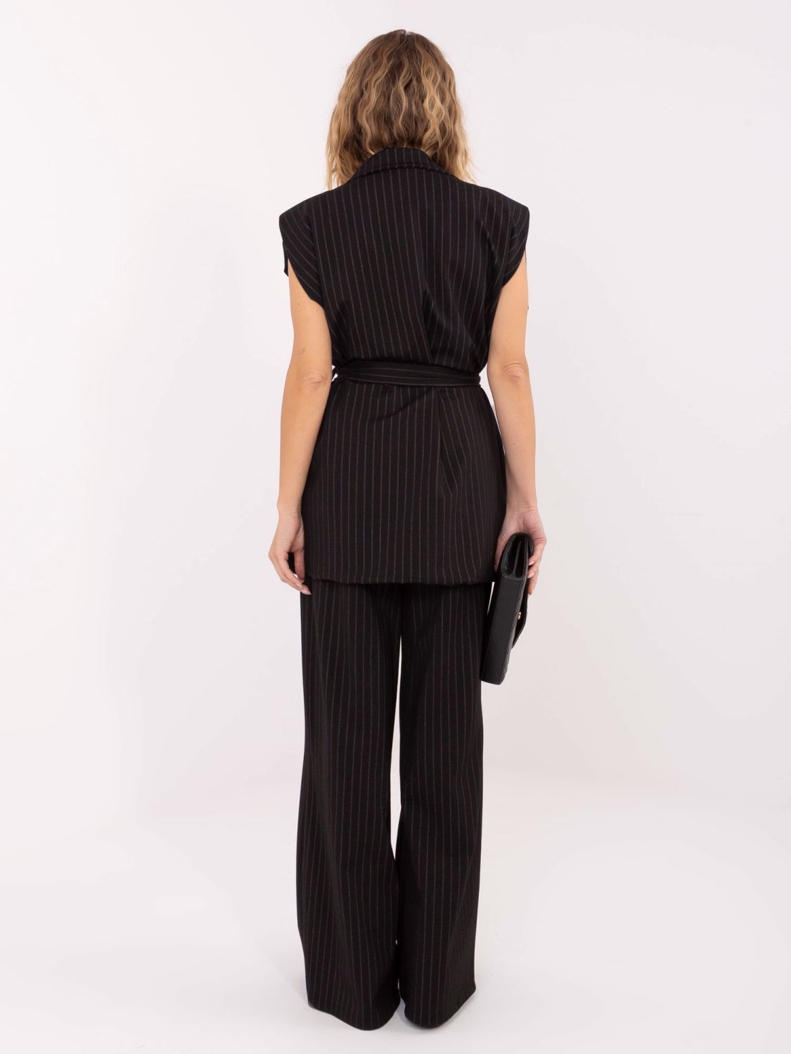Elegáns fekete csíkos mellény övvel