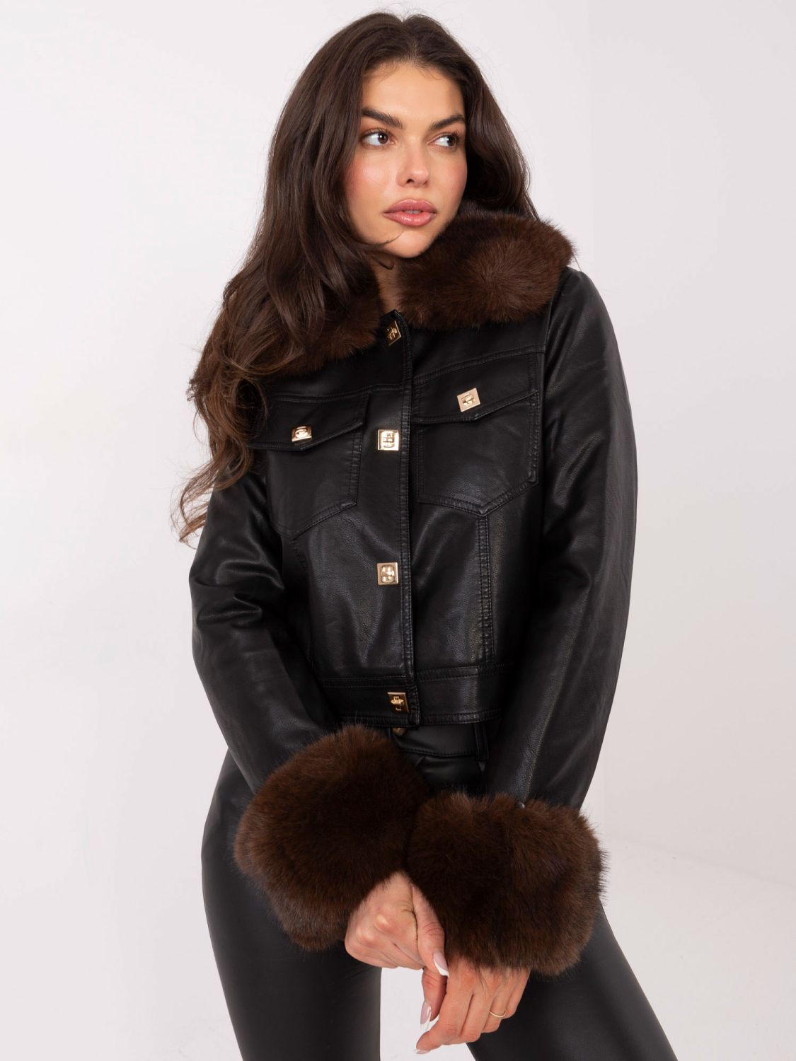 Ökobőrből készült rövid fekete színű dzseki béléssel