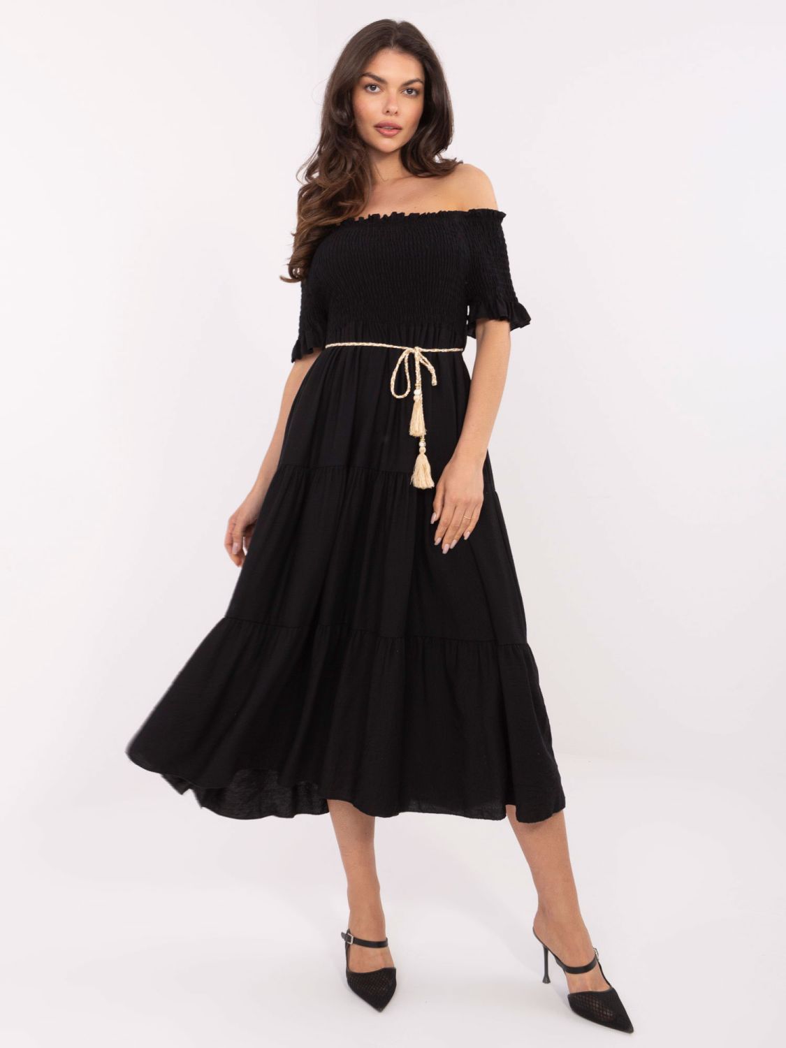 Fekete színű off-shoulder fazonú midi ruha