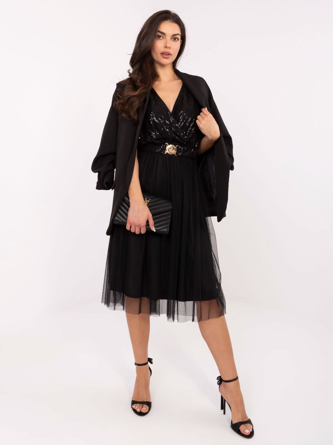 Fekete színű midi ruha övvel és flitteres díszítéssel