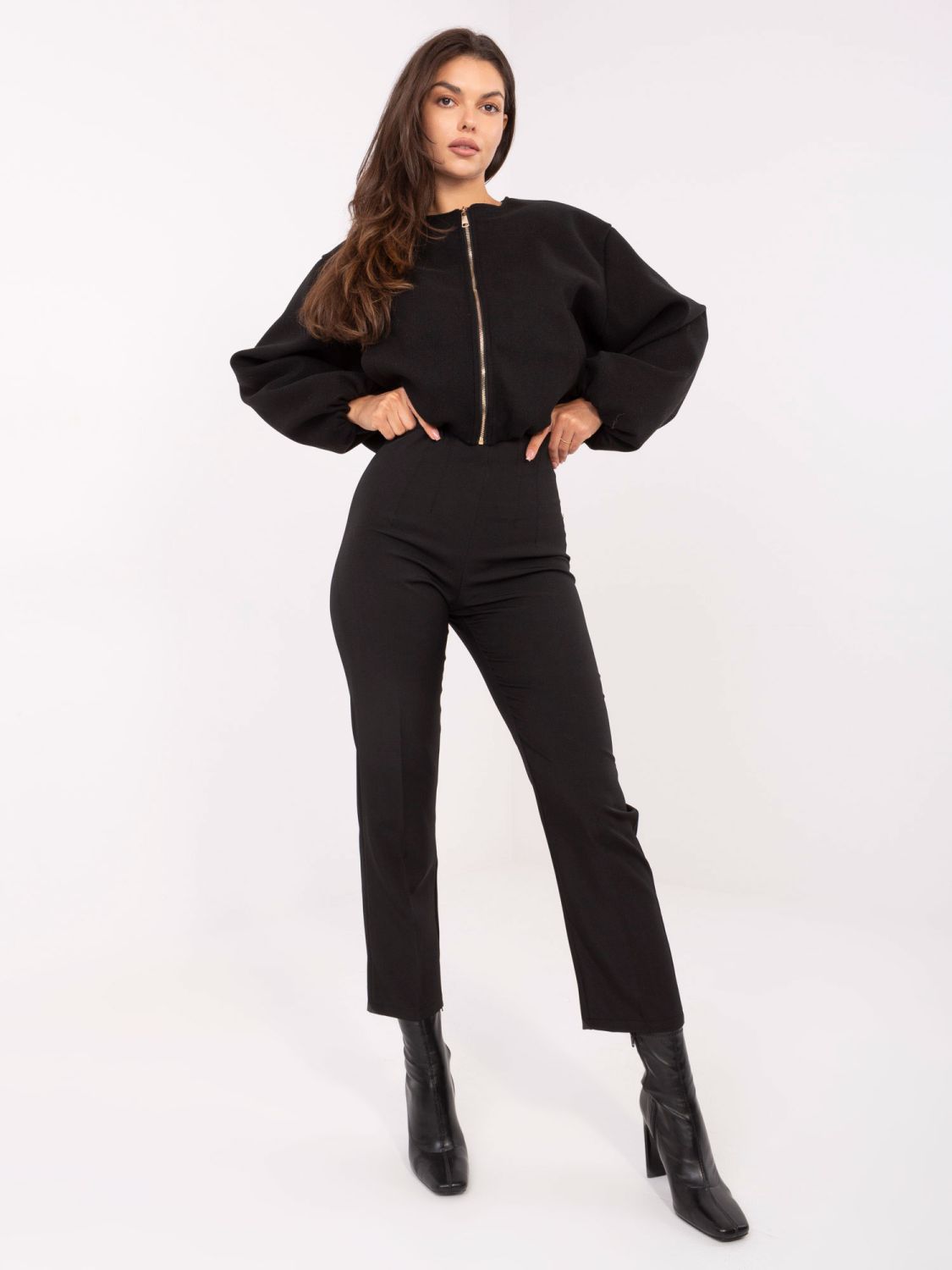 Elegáns fekete színű nadrág