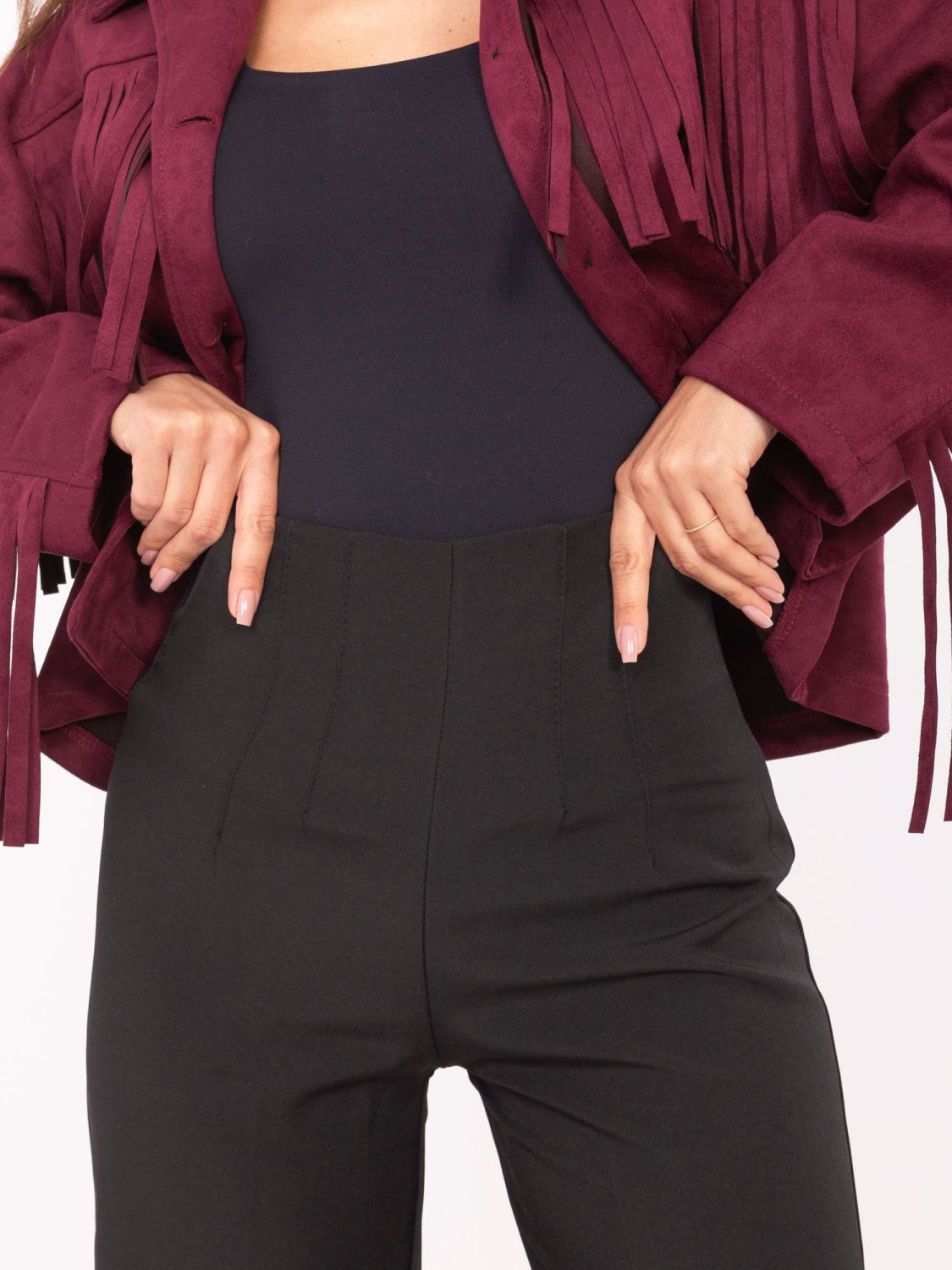 Elegáns fekete színű nadrág magas derékkal