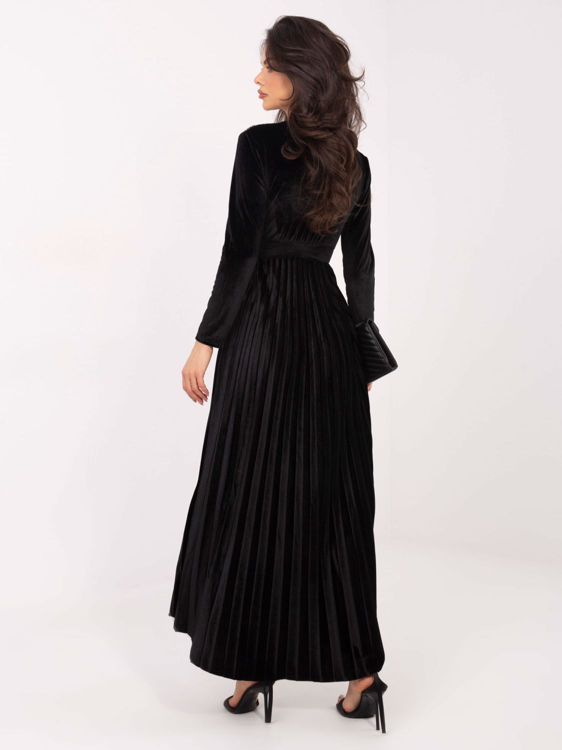 Fekete maxi ruha övvel és flitterekkel