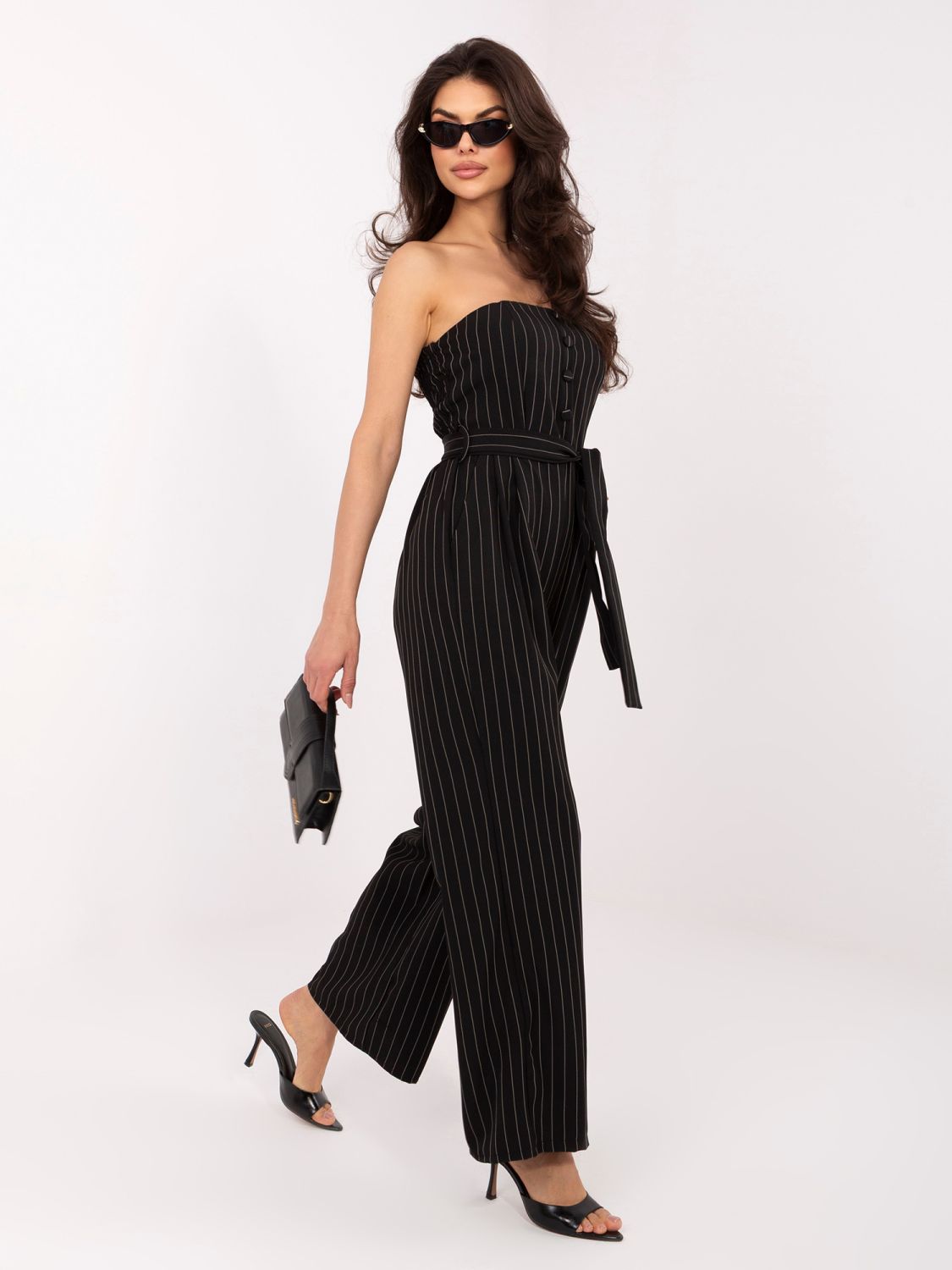 Fekete színű csíkos overál övvel