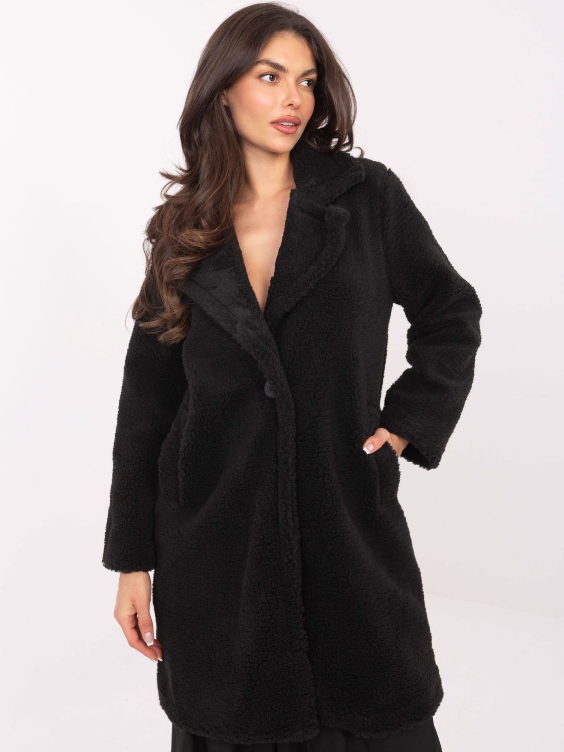 Fekete színű teddy kabát béléssel és zsebekkel