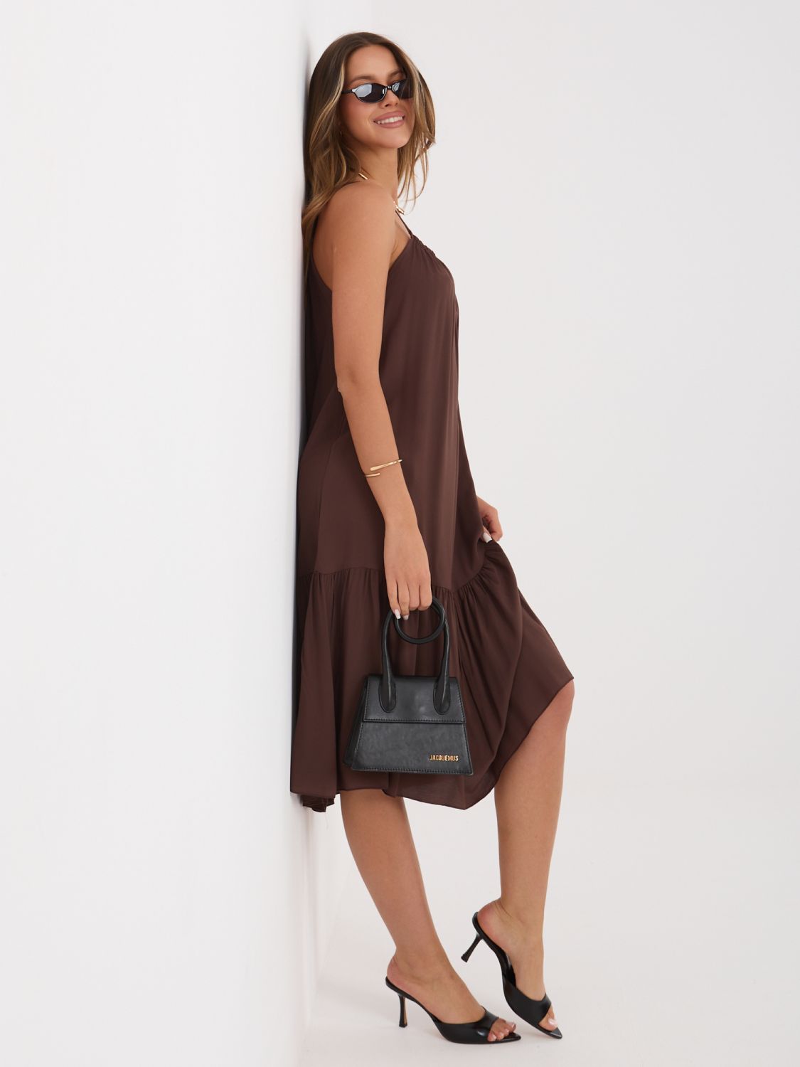 Barna bővülő midi ruha fodorral