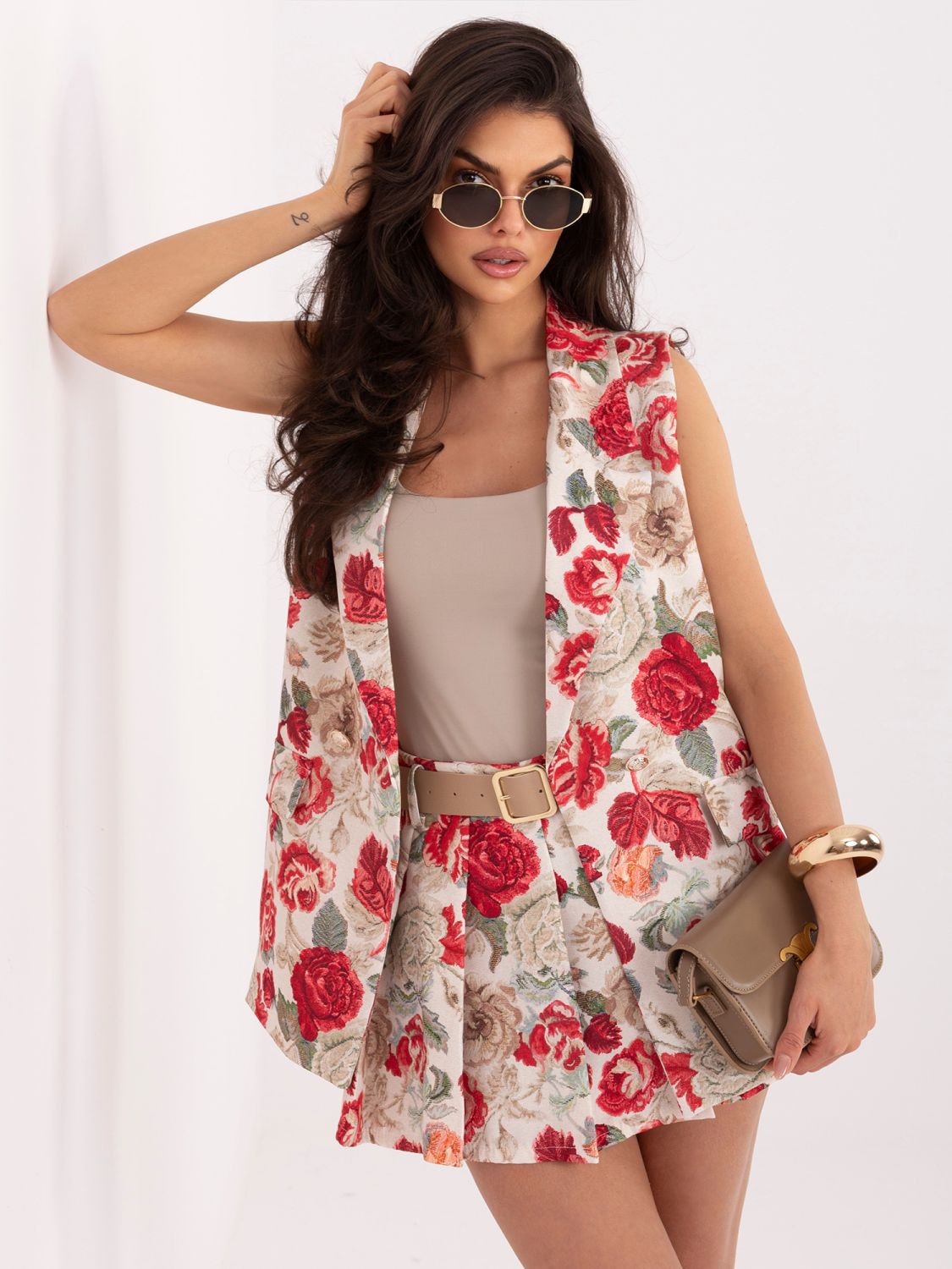 Elegáns piros színű virágmintás mellény