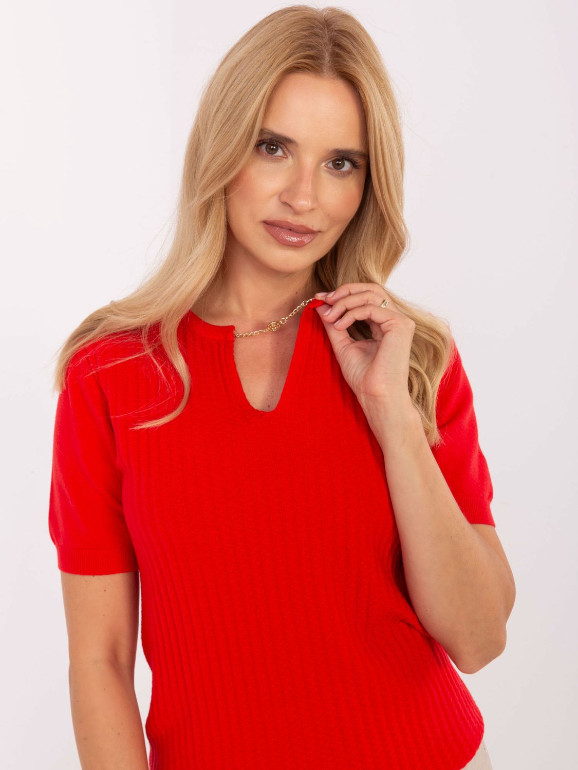 Elegáns piros színű pulóver rövid ujjakkal