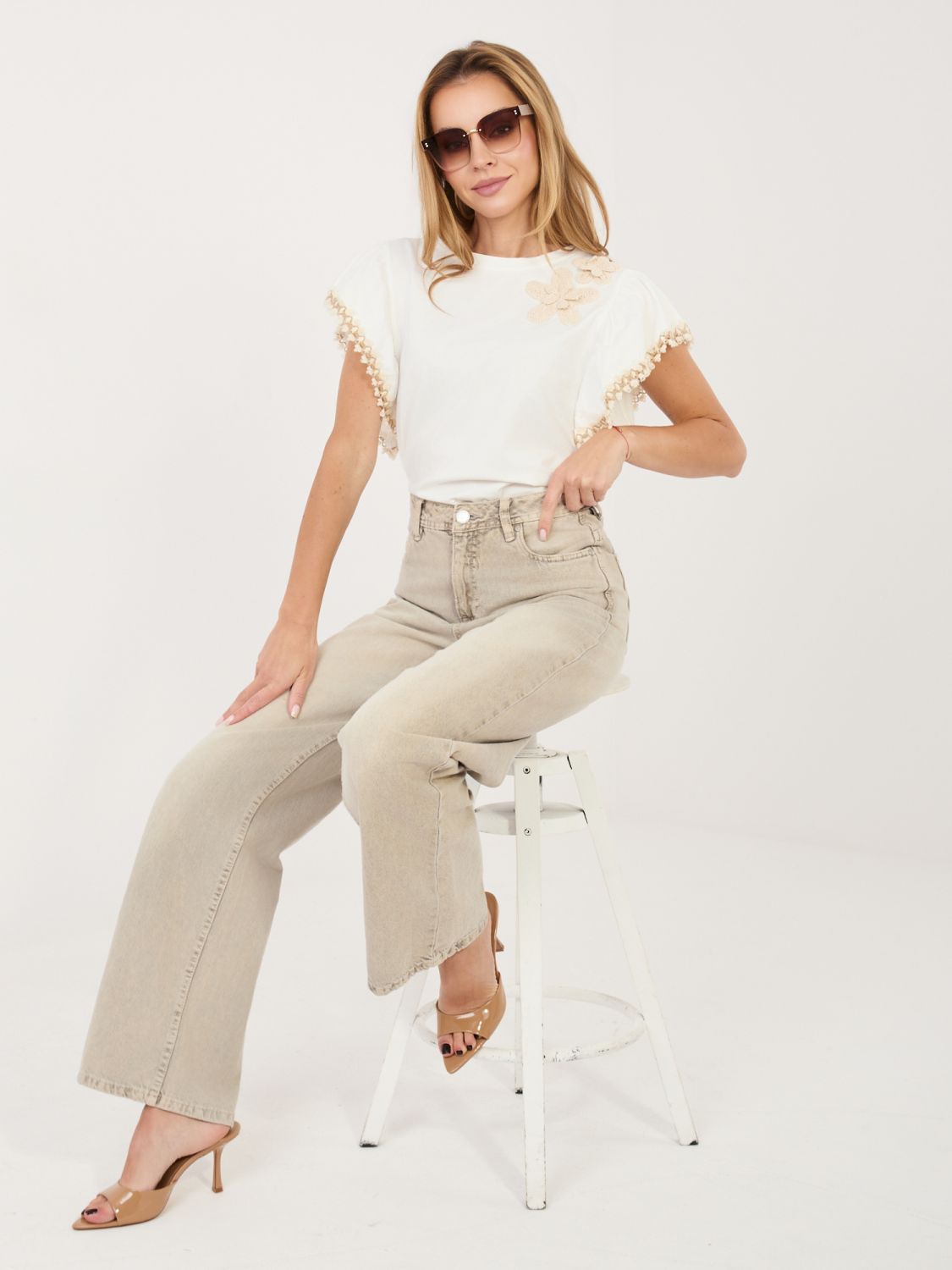 Fehér blúz applikációval