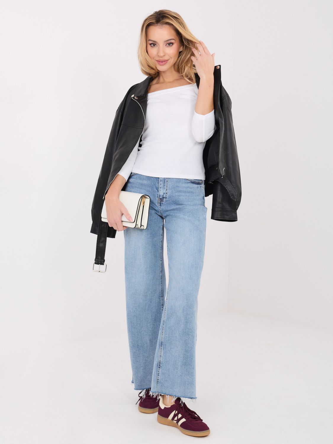 Fehér pamut blúz váll nélküli nyakkivágással