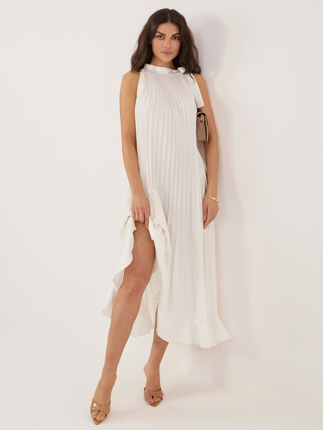 Elegáns midi ruha fodorral és megkötővel - ekrü színű