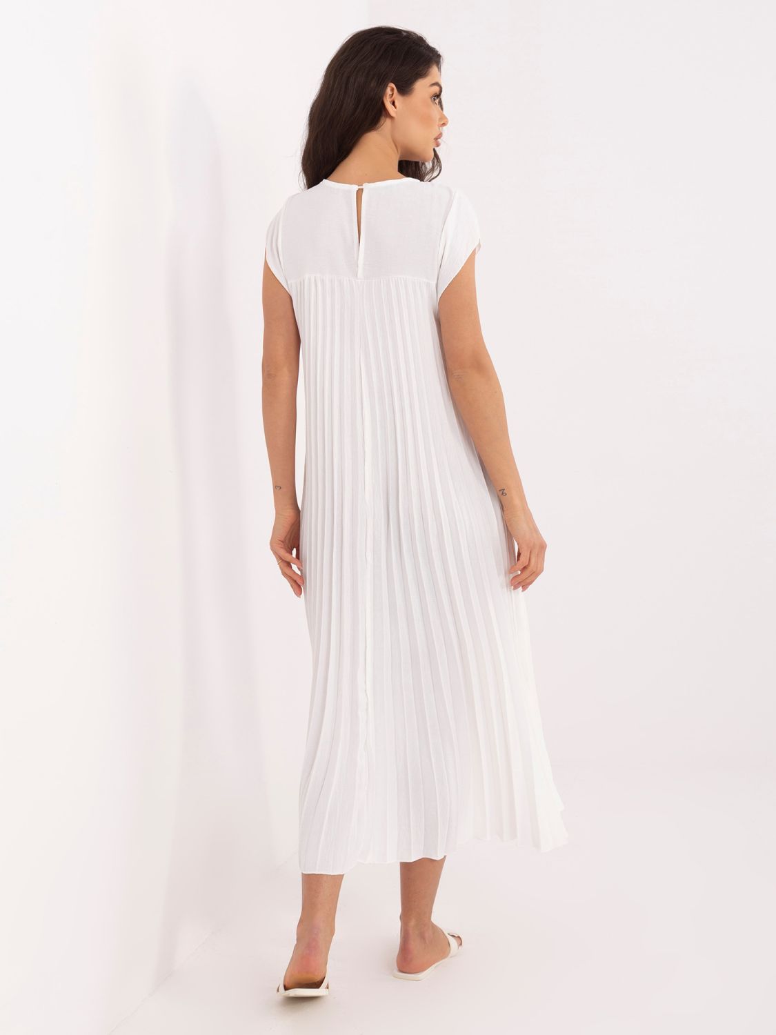 Elegáns ekrü színű midi ruha zsebekkel