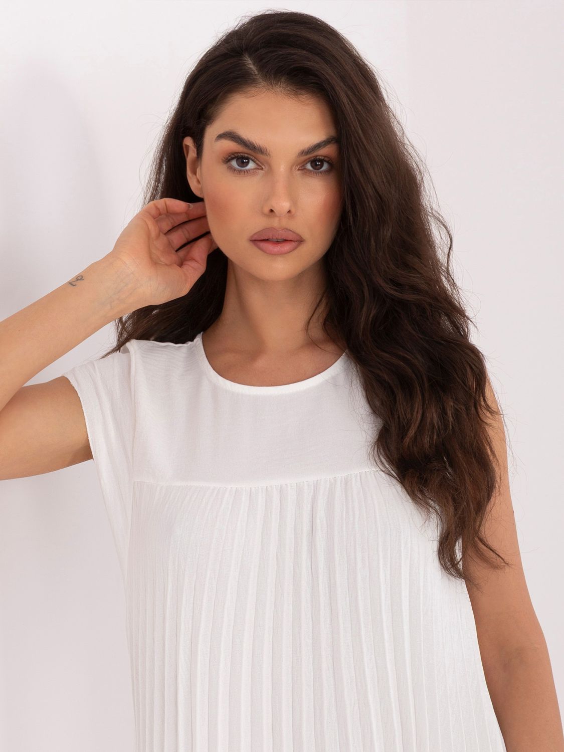 Elegáns ekrü színű midi ruha zsebekkel