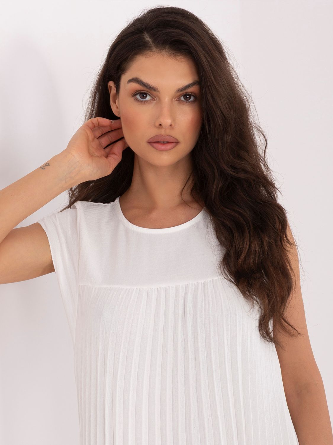 Elegáns ekrü színű midi ruha zsebekkel