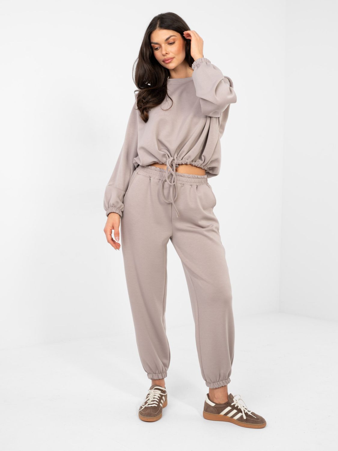 Női sötétbézs színű szett megkötéssel és hosszú ujjakkal