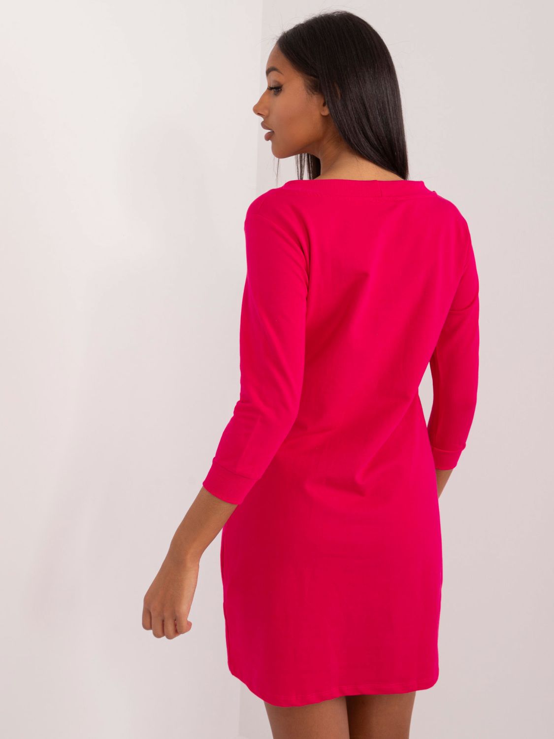 Fuksziaszínű mini ruha 3/4-es ujjakkal