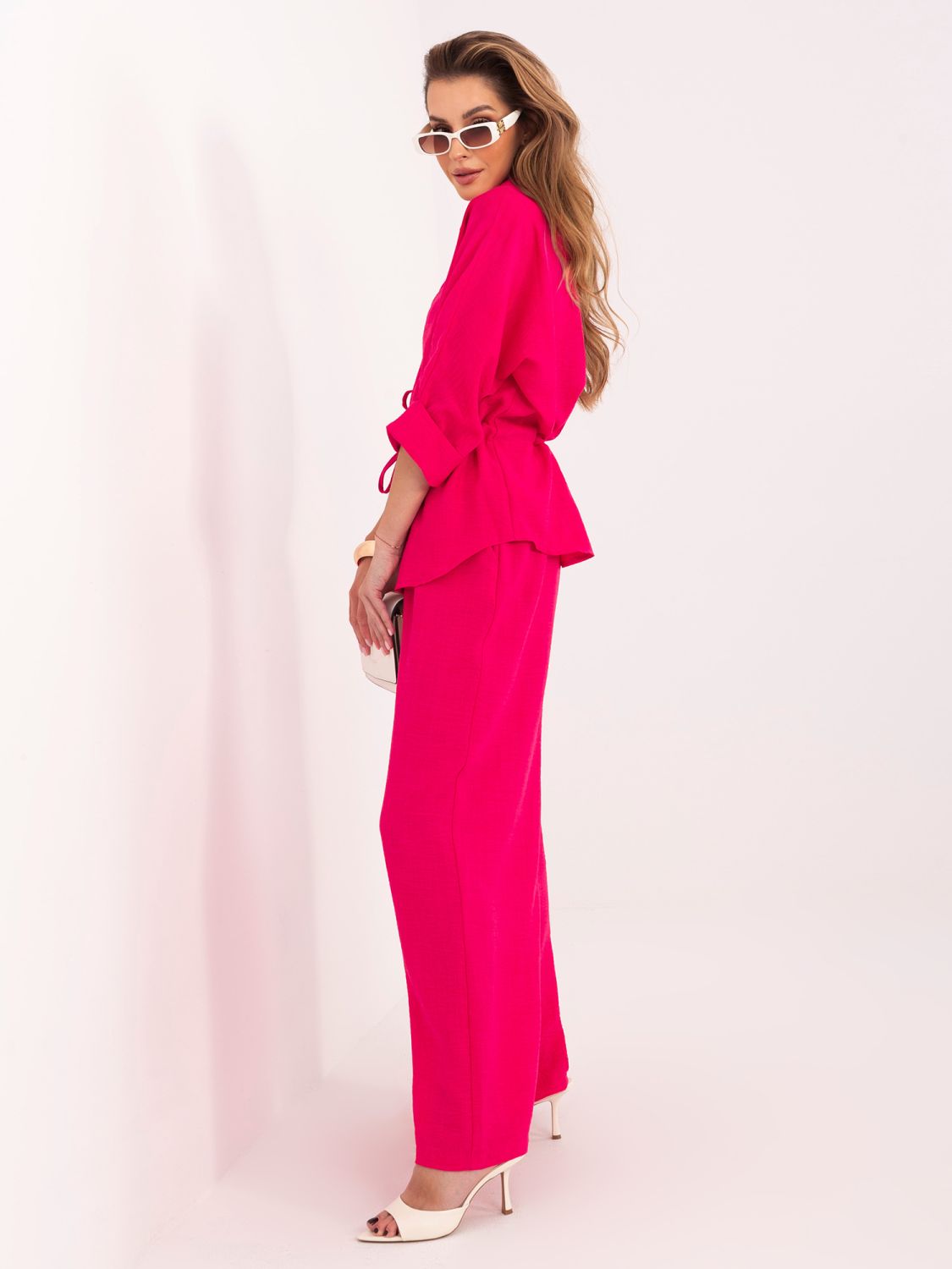 Elegáns rózsaszínű szett inggel és bő szárú nadrággal