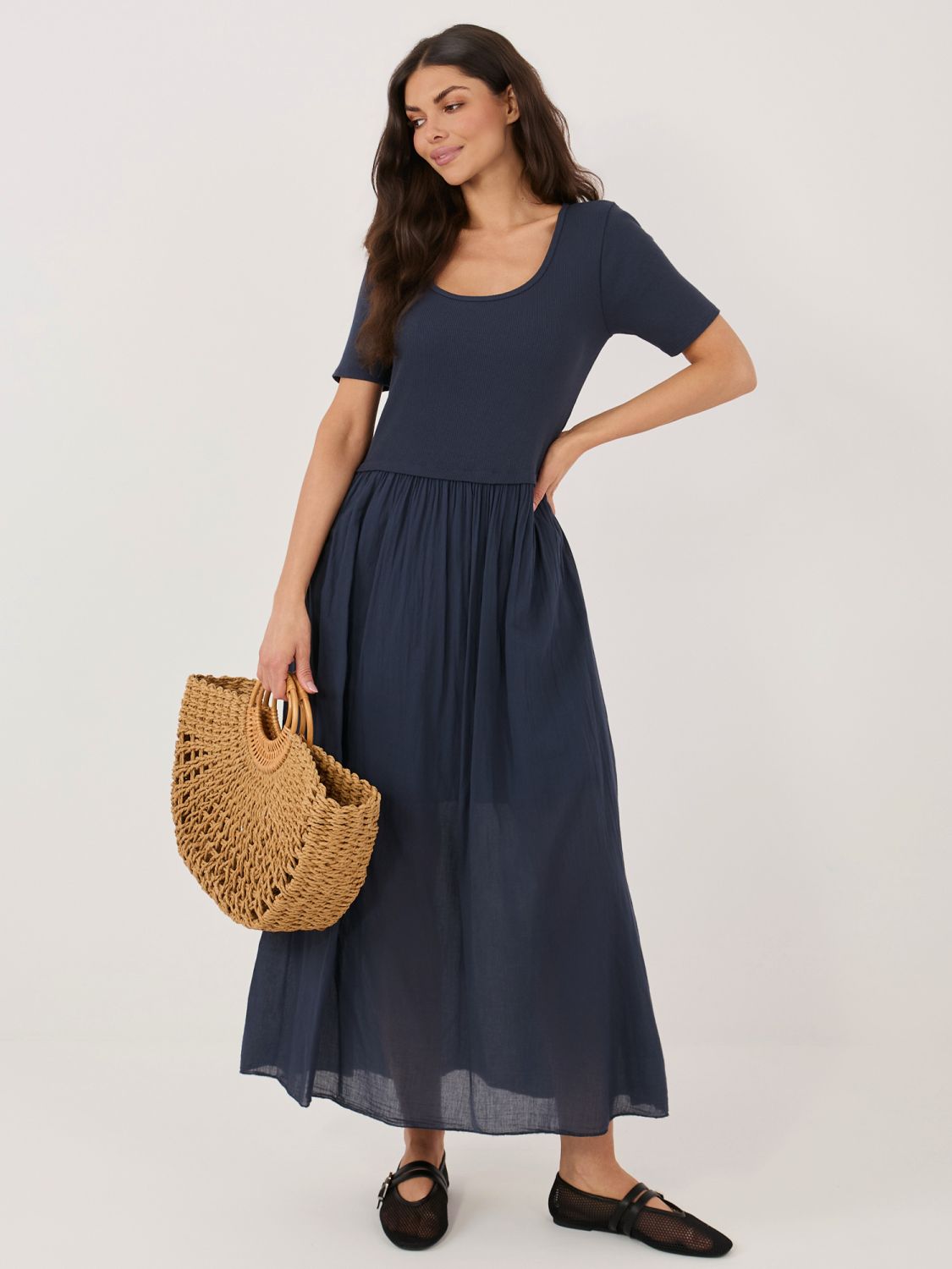 Bővülő fazonú midi ruha béléssel - sötétkék színű