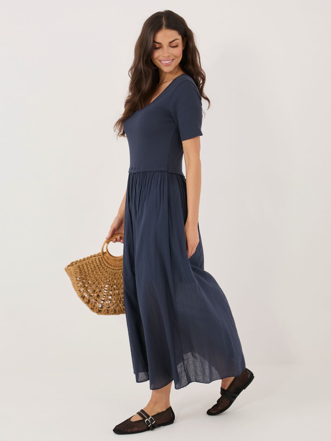 Bővülő fazonú midi ruha béléssel - sötétkék színű