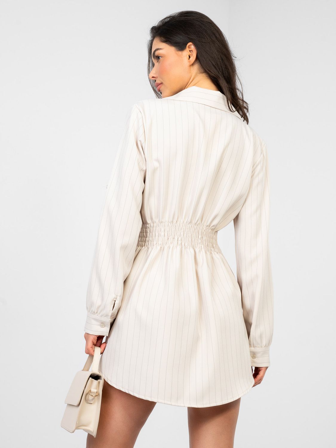 Bézs színű ingruha gallérral és csíkos mintával