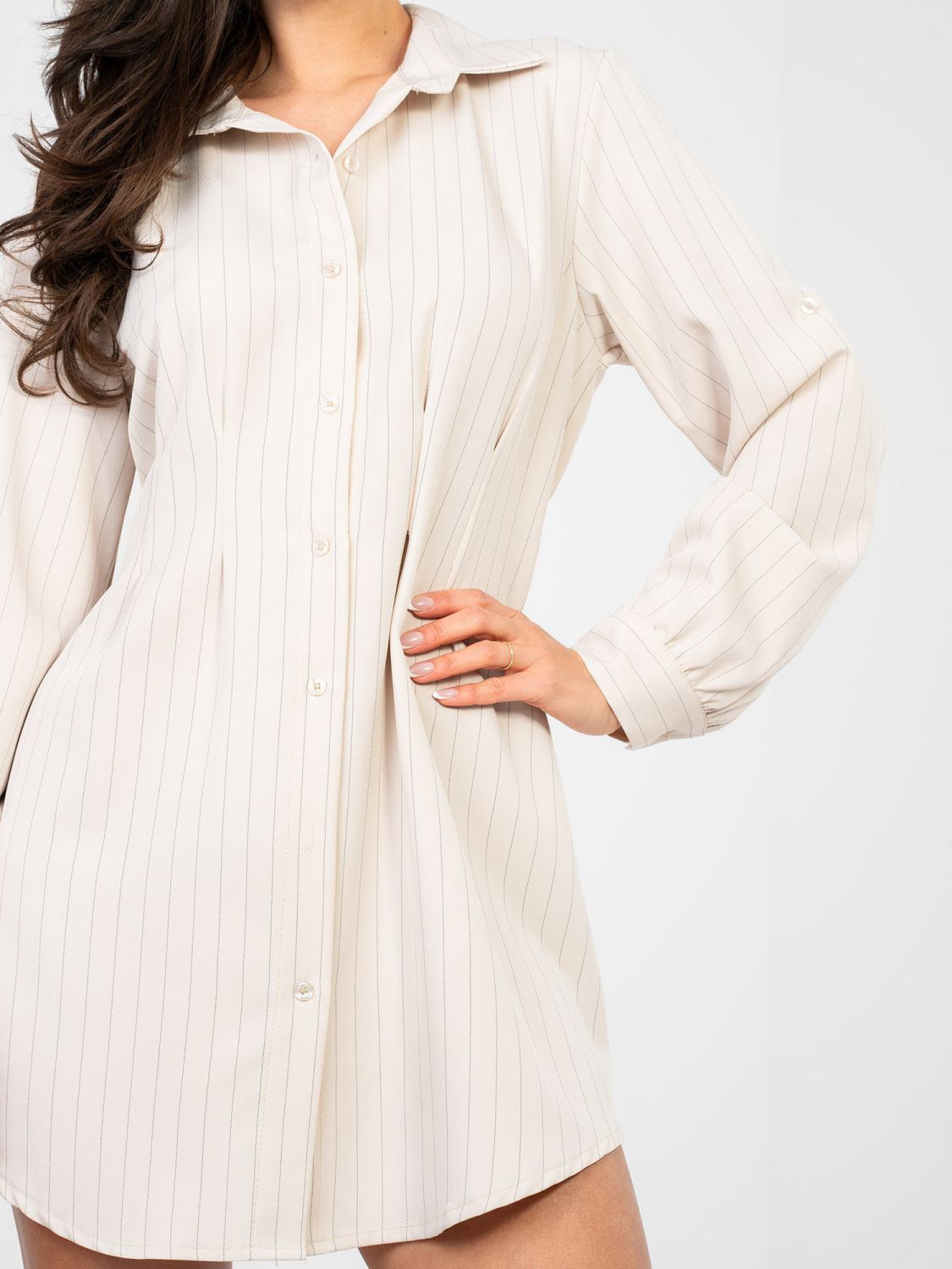 Bézs színű ingruha gallérral és csíkos mintával