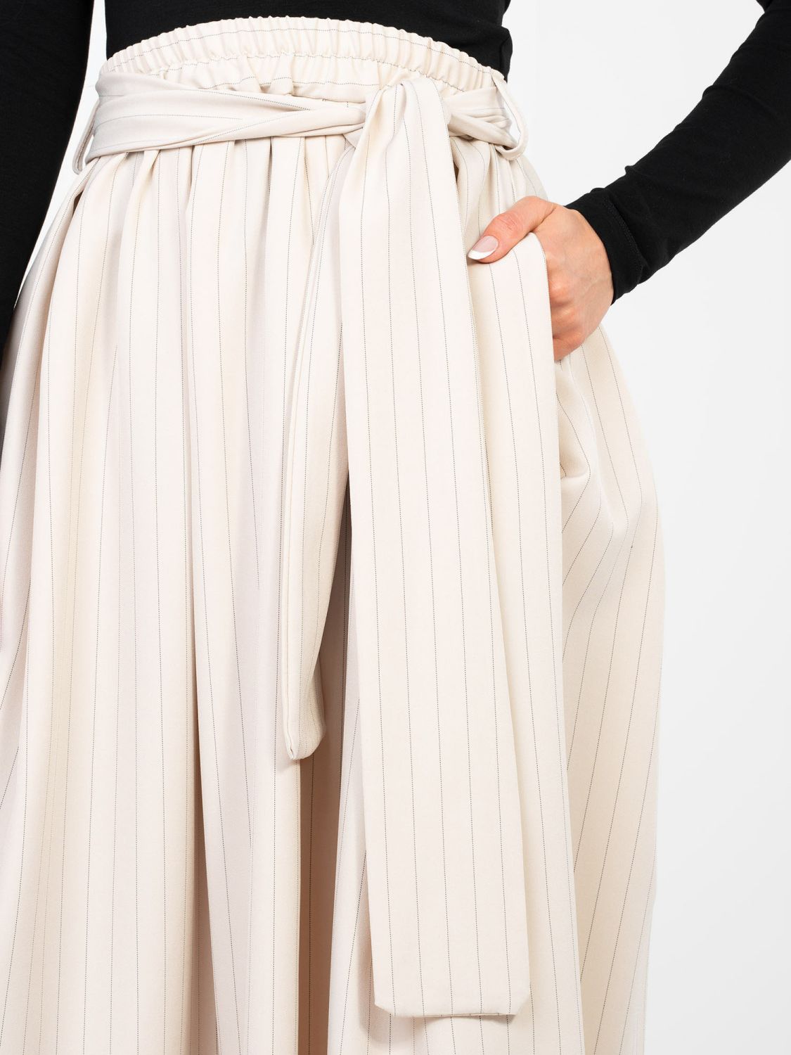 Bézs színű elegáns midi szoknya csíkos mintával és övvel