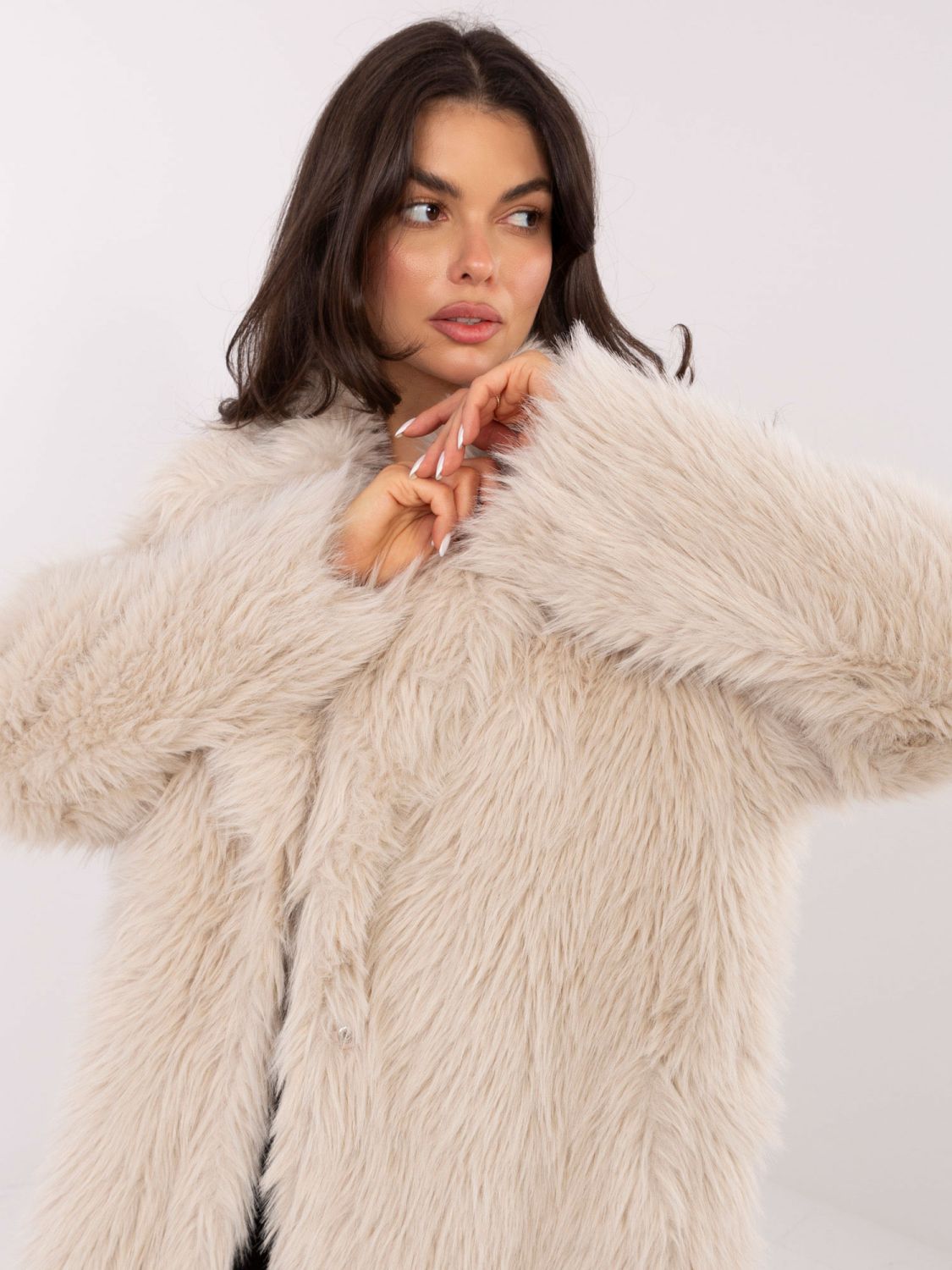 Elegáns bézs színű női kabát béléssel