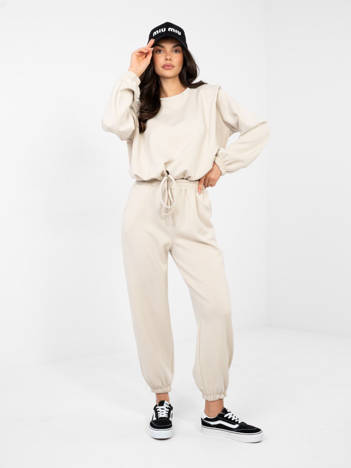 Női bézs színű szett hosszú ujjal és megkötővel