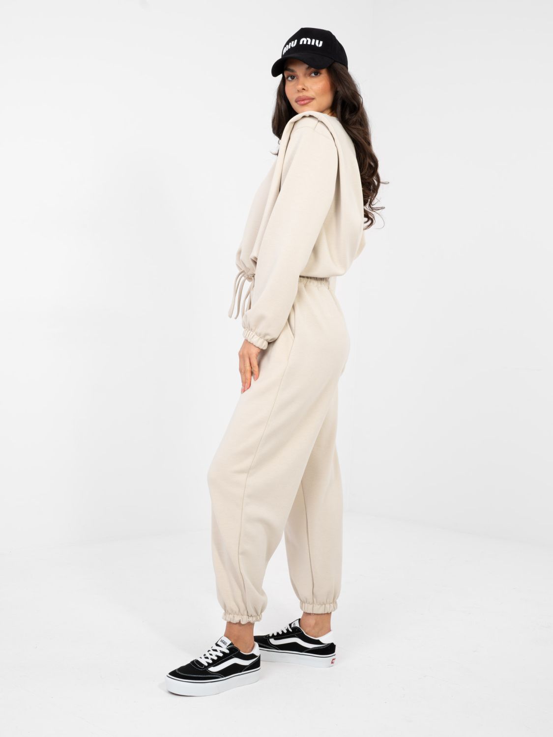 Női bézs színű szett hosszú ujjal és megkötővel