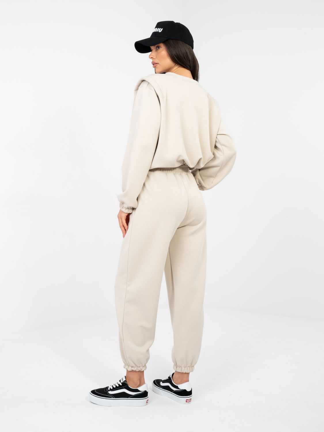 Női bézs színű szett hosszú ujjal és megkötővel