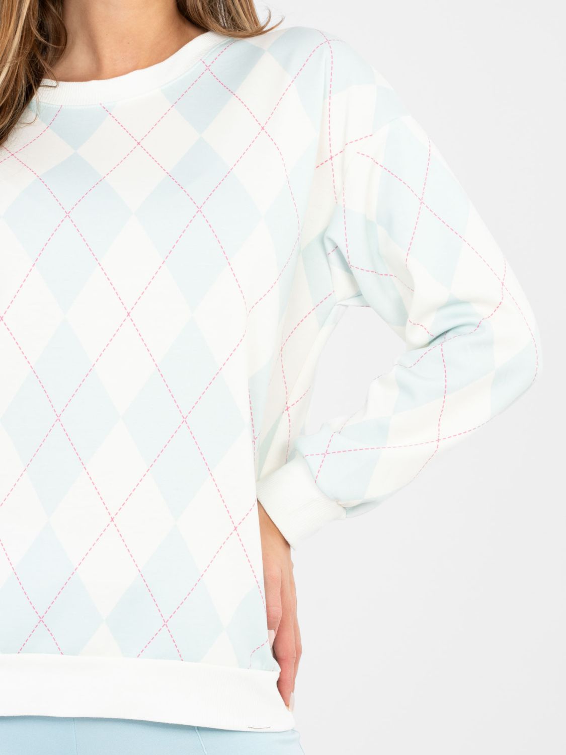 Mentaszínű női pulóver geometrikus mintával