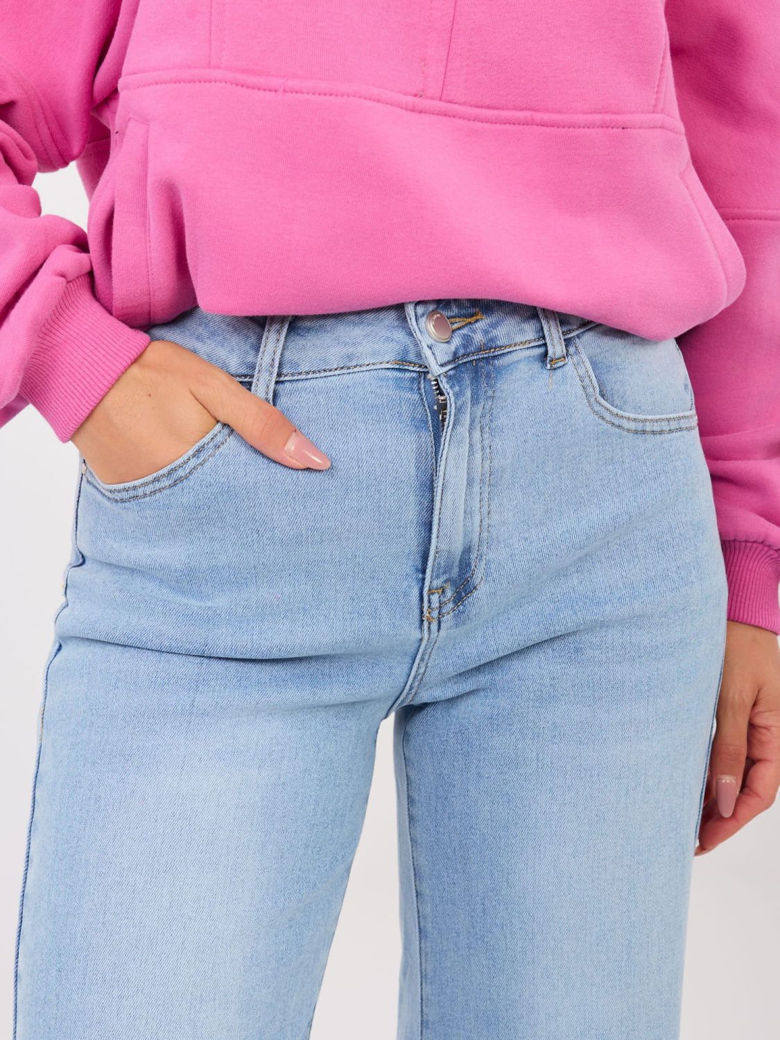 Női világoskék színű egyenes szárú farmernadrág