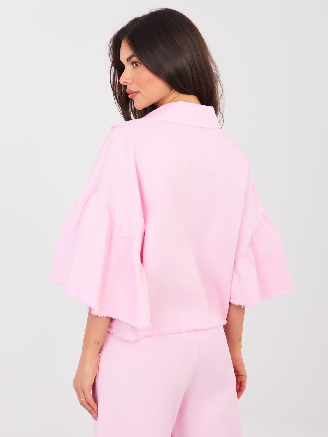 Rövid rózsaszín farmerdzseki fodorral