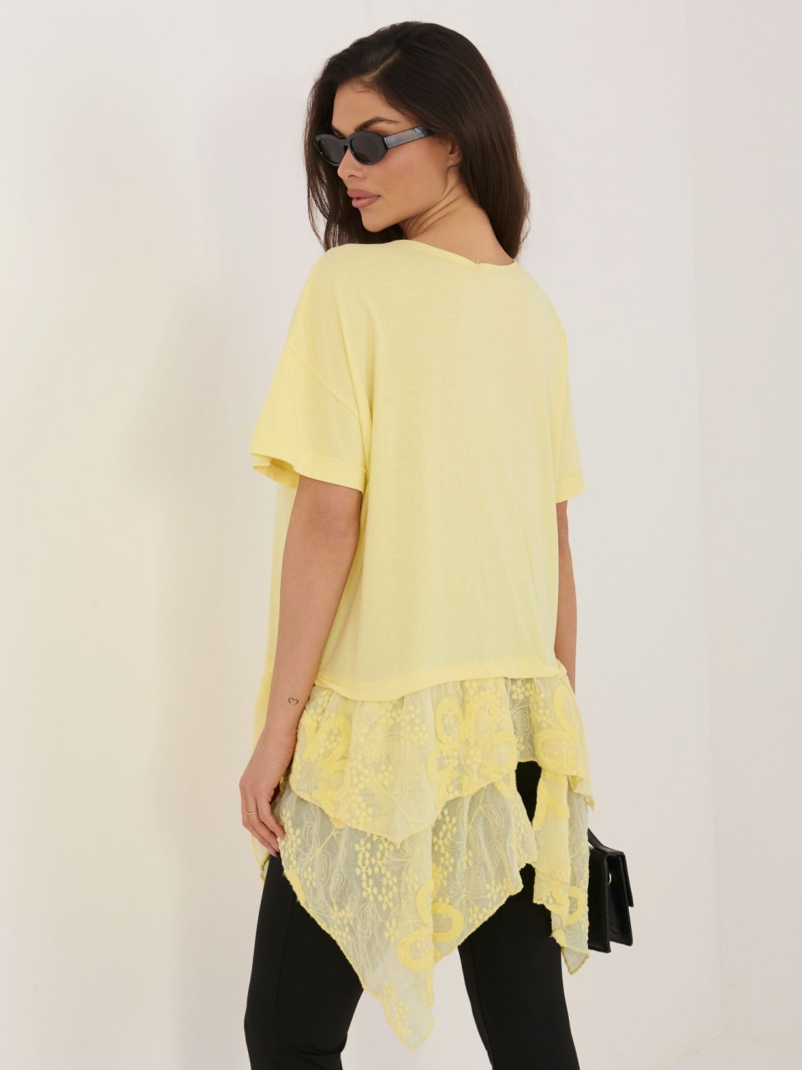 Sárga pamut blúz fodorral és hímzéssel