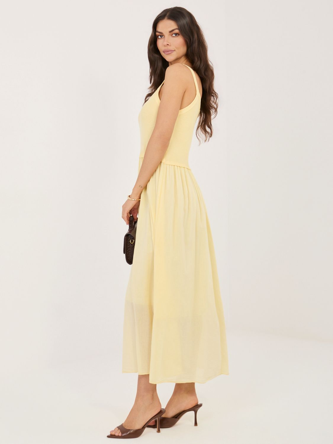 Világossárga színű maxi nyári ruha béléssel
