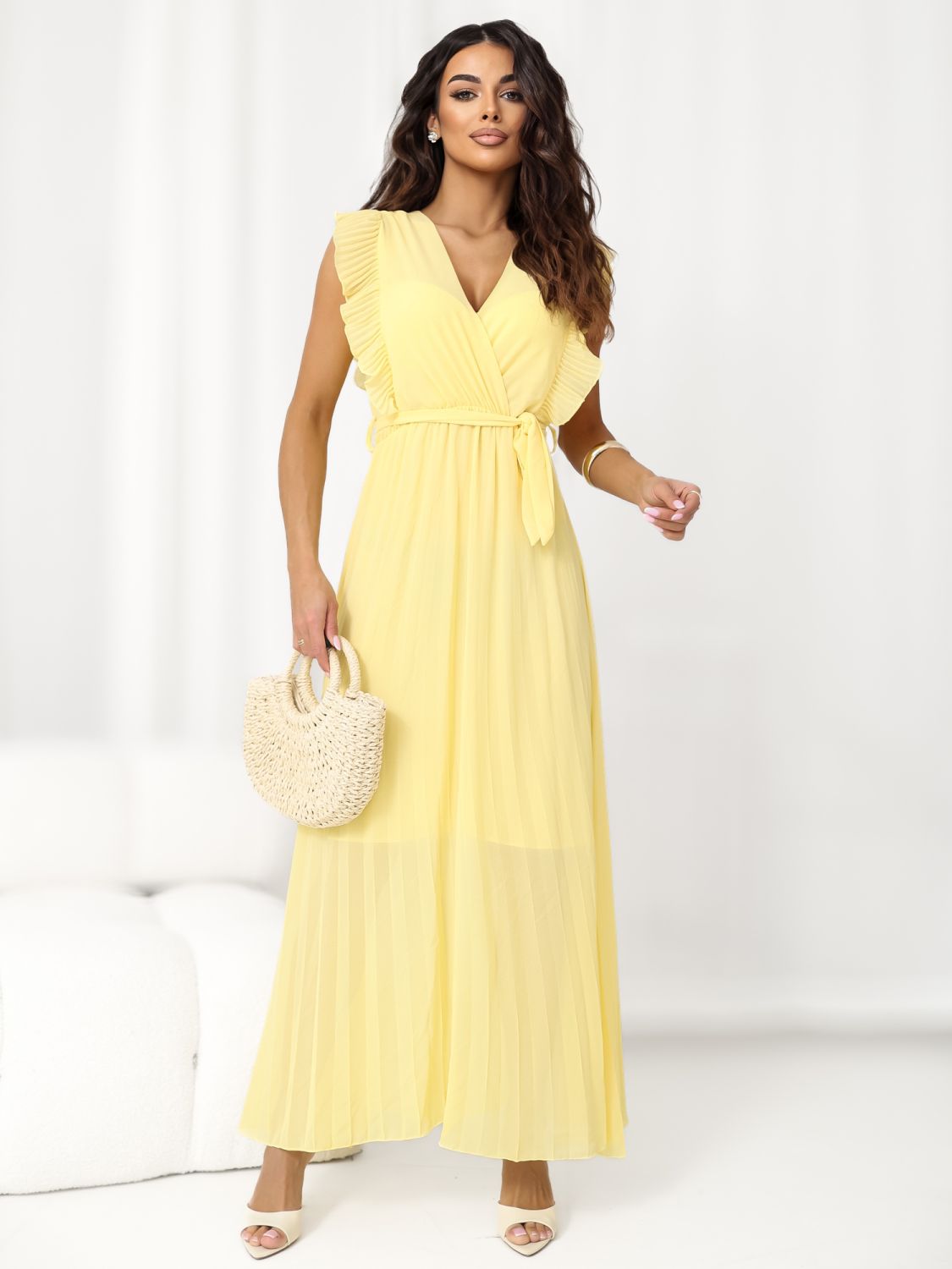 Sárga színű bővülő midi ruha övvel