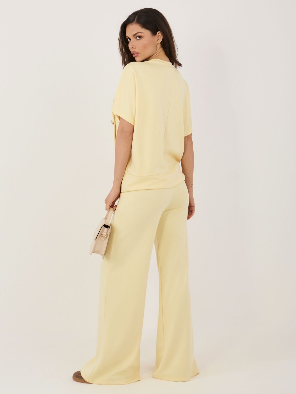 Női sárga színű szett rövid ujjakkal