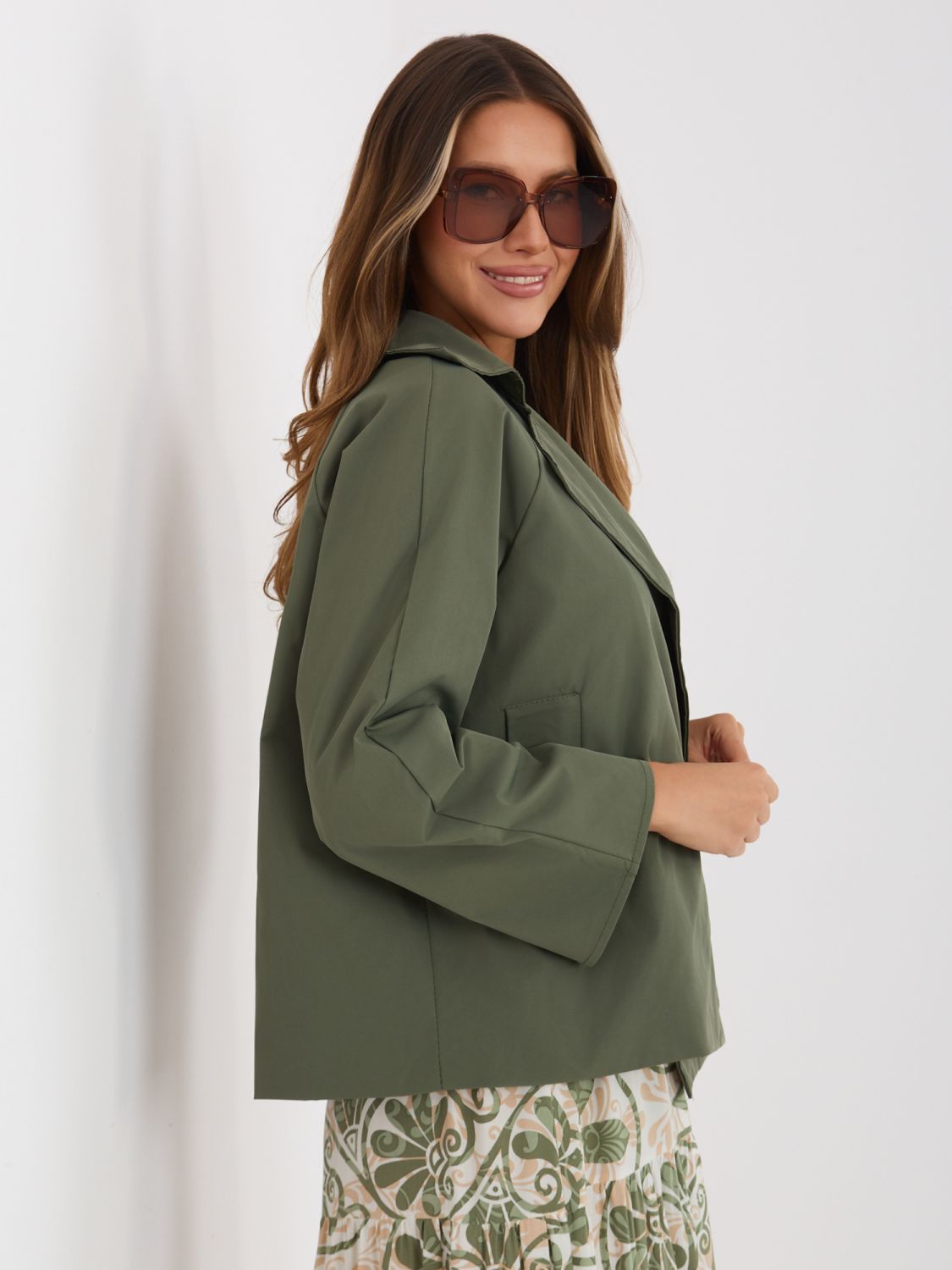 Rövid átmeneti kabát khaki színben